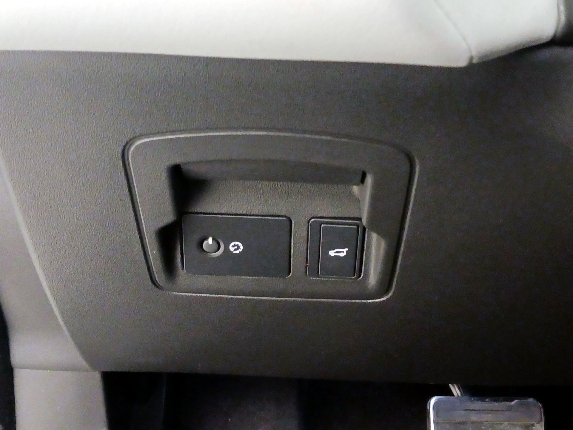 Thumbnail: 2024 Land Rover Range Rover Velar - 13