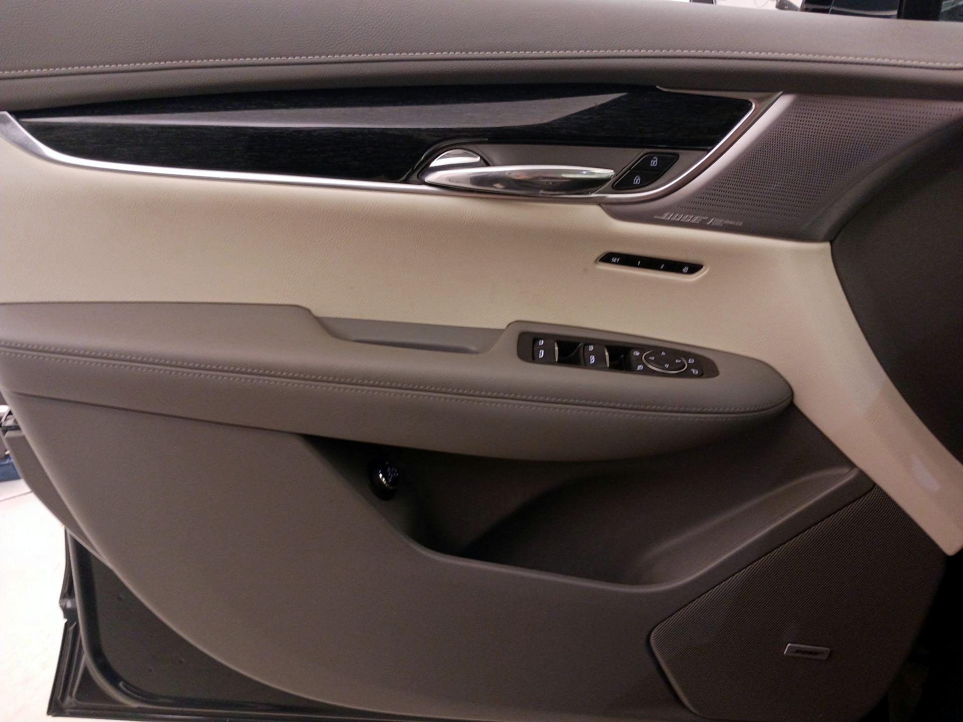 Thumbnail: 2021 Cadillac XT6 - 12