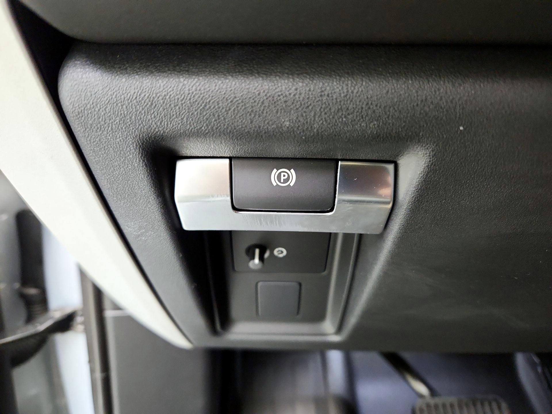 Thumbnail: 2024 Land Rover Defender - 13