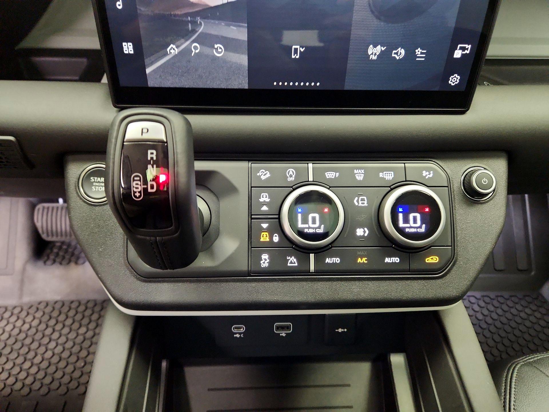 Thumbnail: 2024 Land Rover Defender - 18