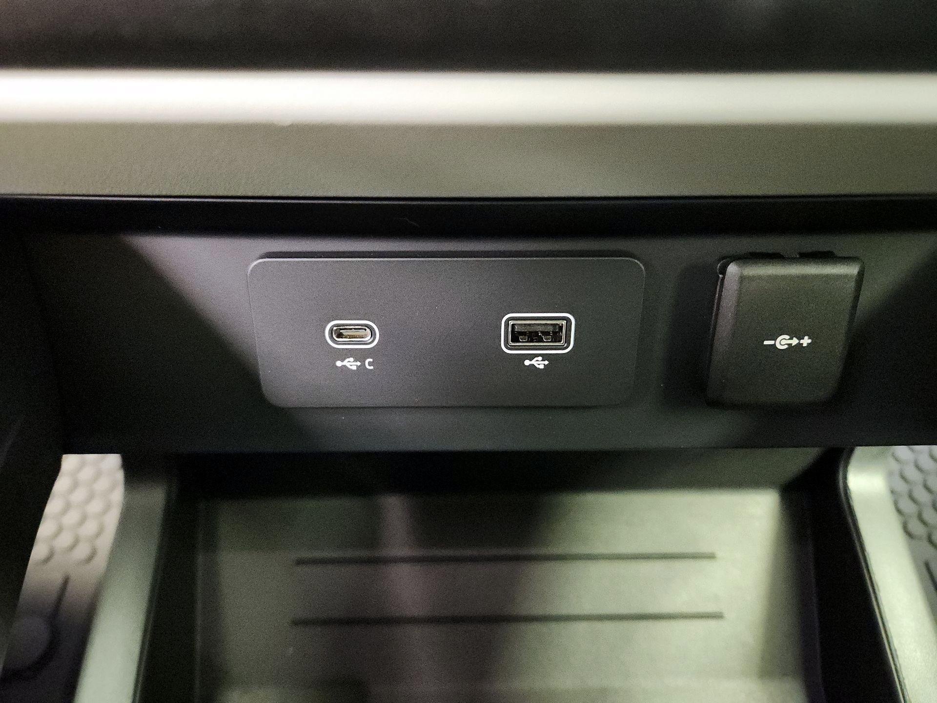 Thumbnail: 2024 Land Rover Defender - 19