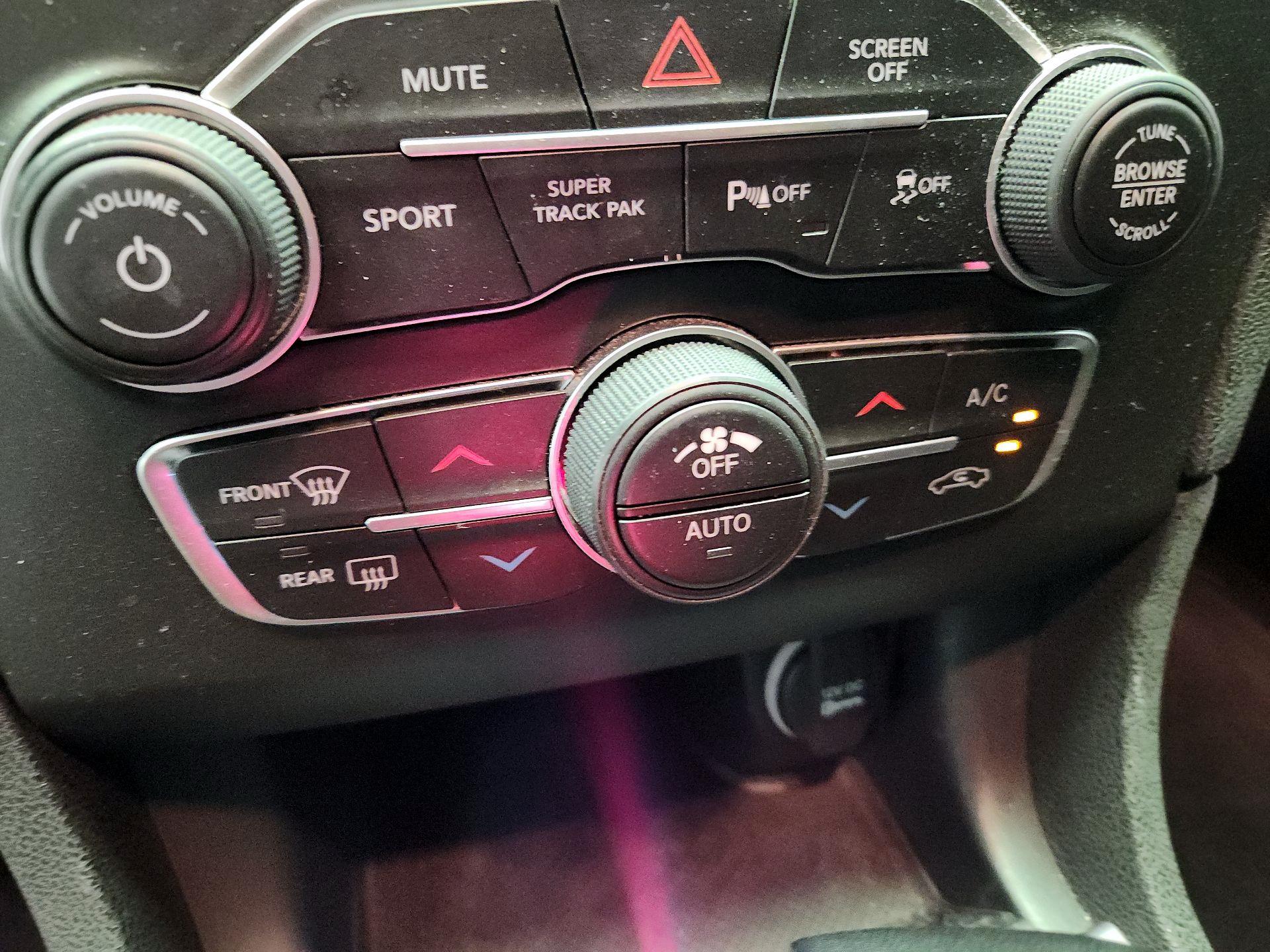 Thumbnail: 2022 Dodge Charger - 16