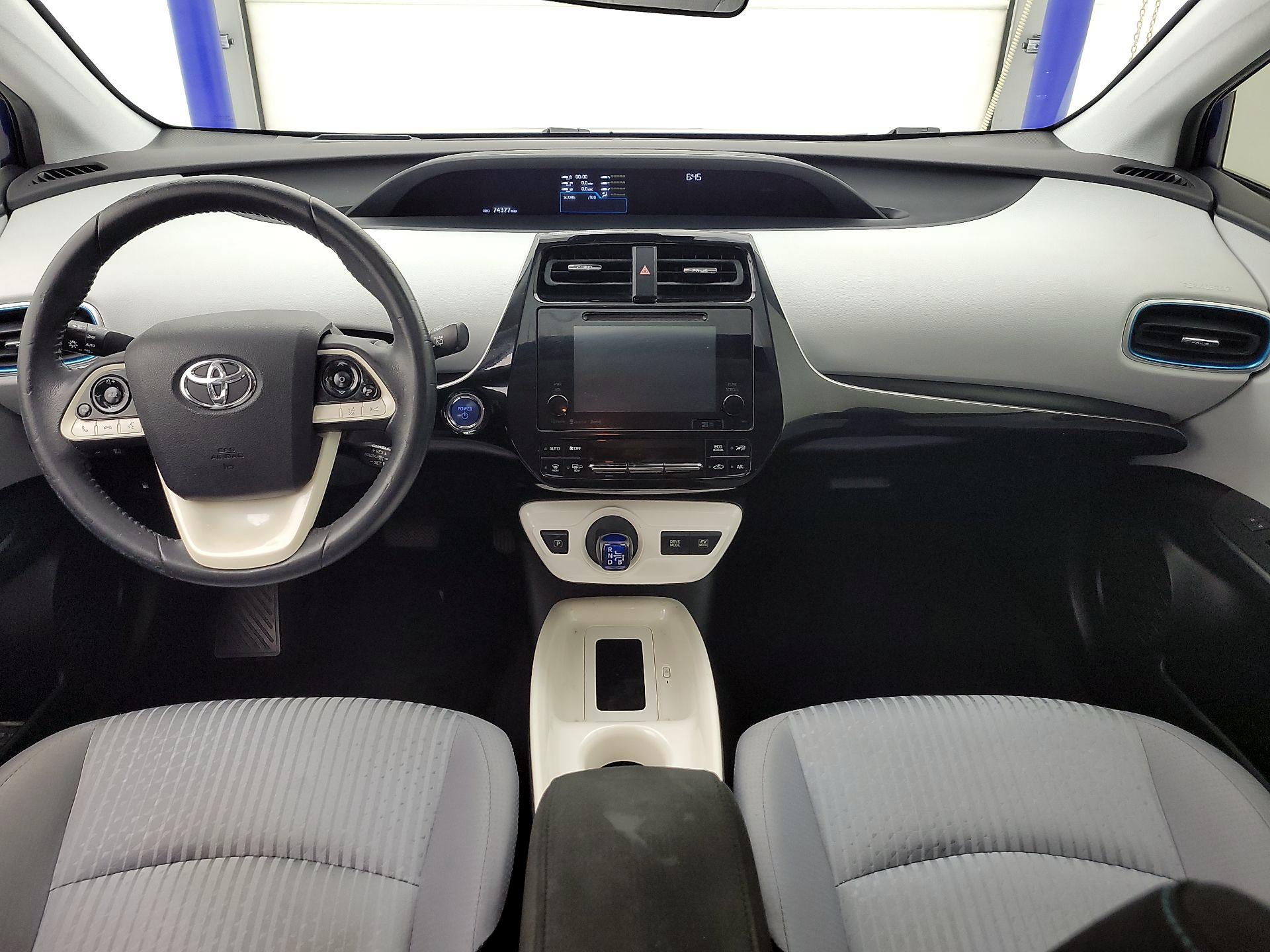 Thumbnail: 2016 Toyota Prius - 9
