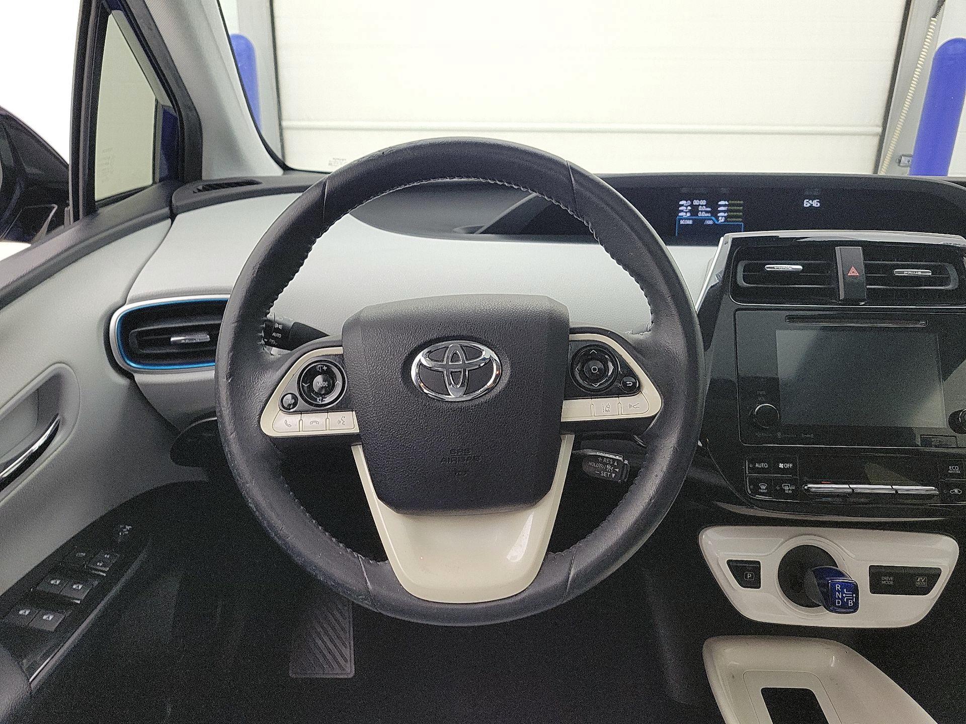 Thumbnail: 2016 Toyota Prius - 10