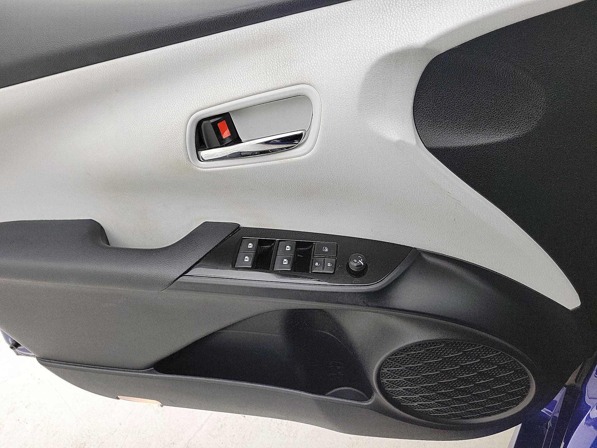 Thumbnail: 2016 Toyota Prius - 12