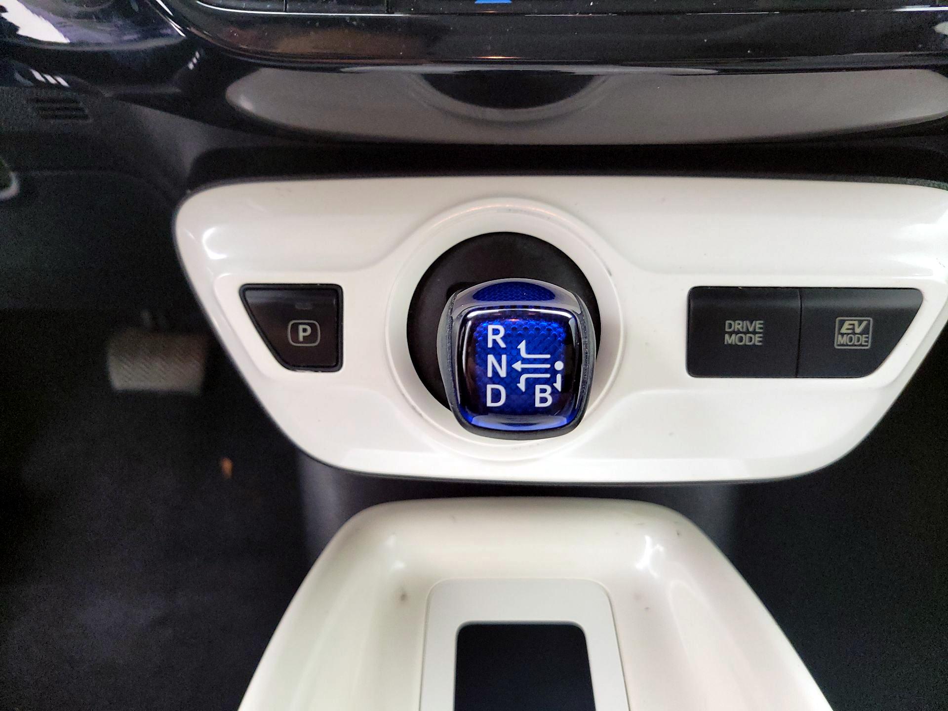 Thumbnail: 2016 Toyota Prius - 17