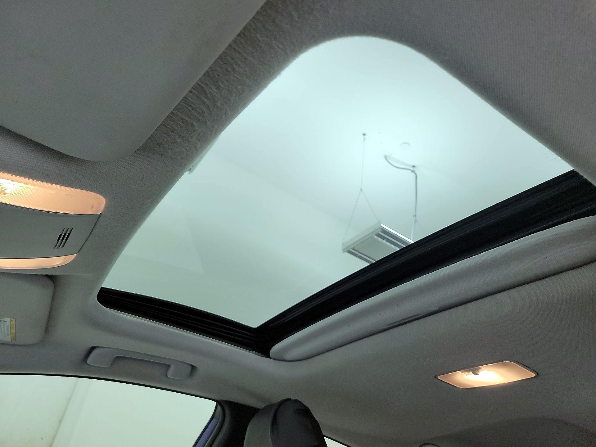 Thumbnail: 2016 Toyota Prius - 18