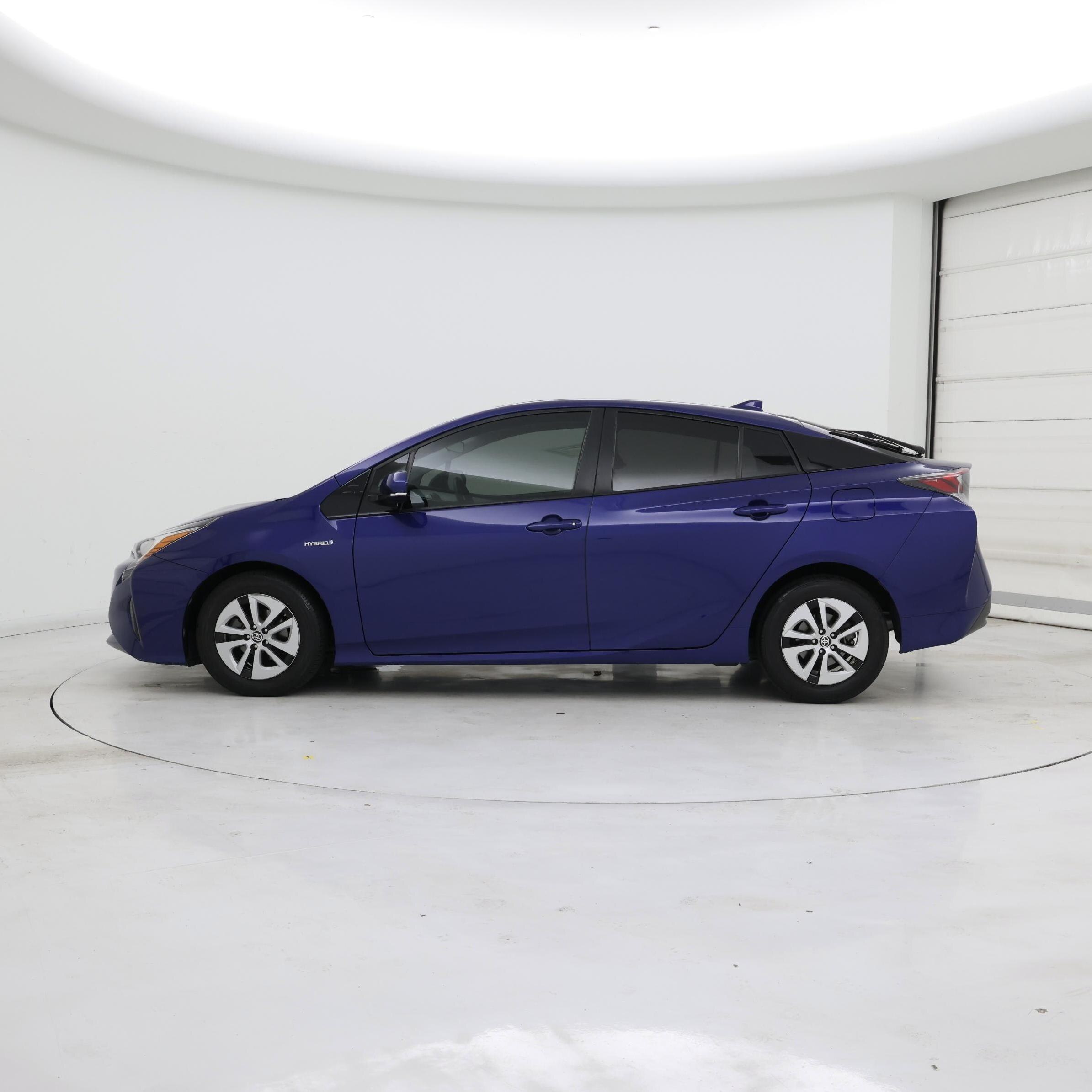 Thumbnail: 2016 Toyota Prius - 3