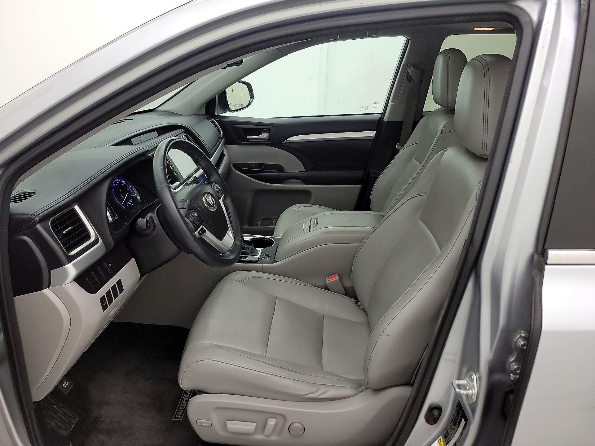 Thumbnail: 2016 Toyota Highlander - 11