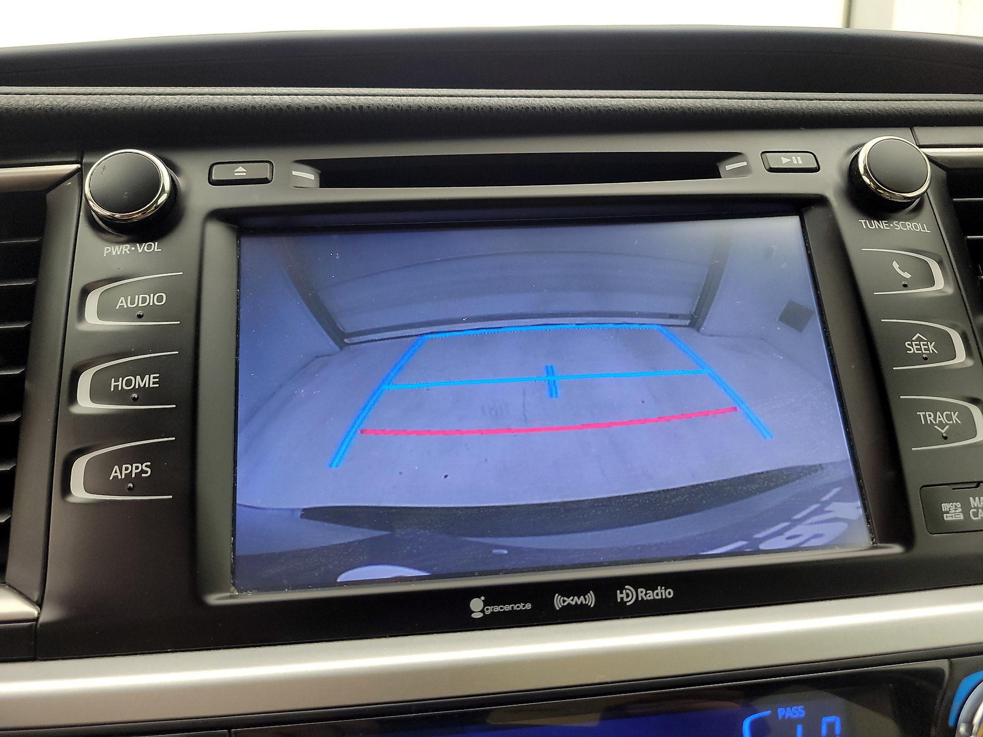 Thumbnail: 2016 Toyota Highlander - 14