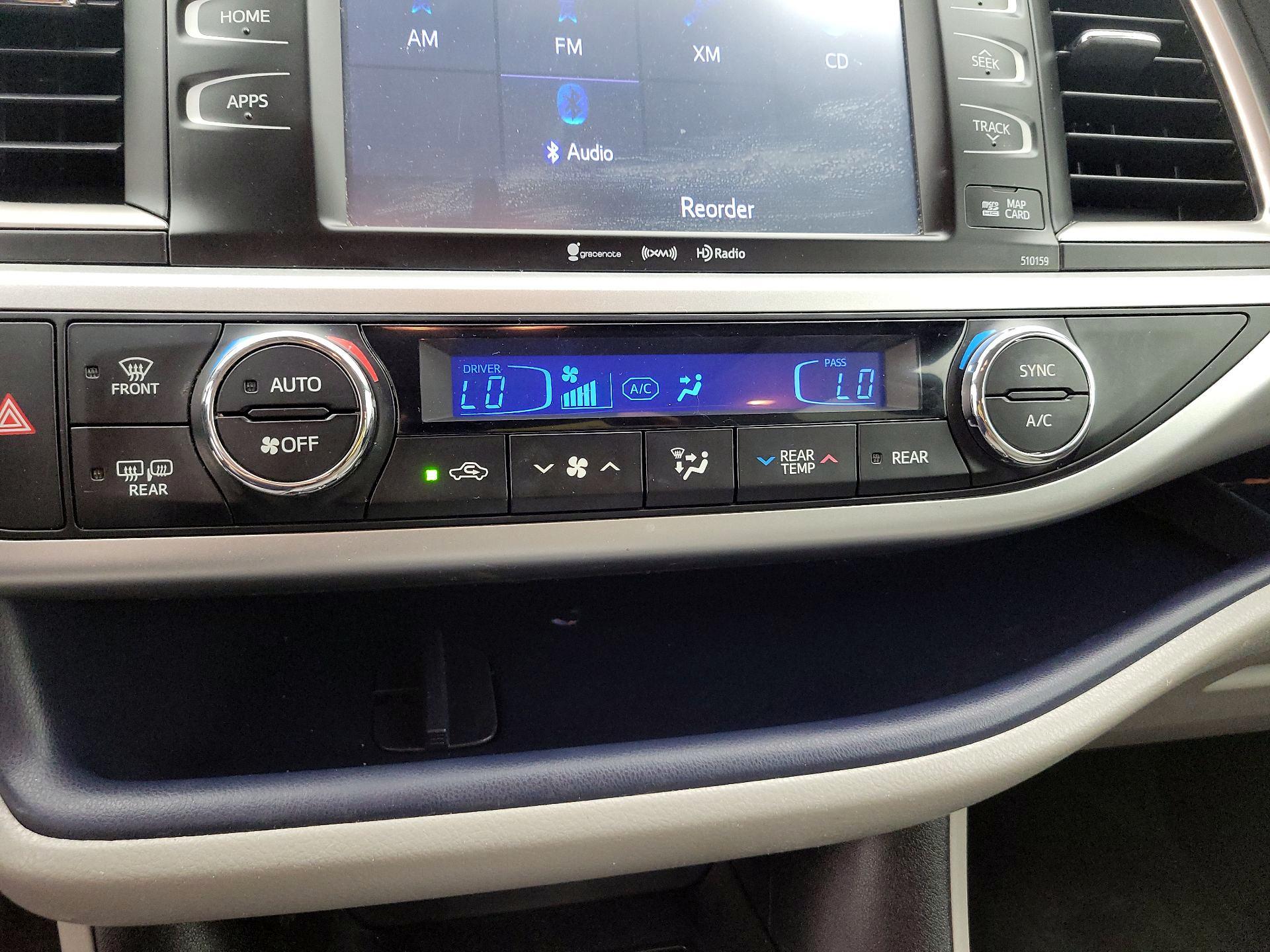 Thumbnail: 2016 Toyota Highlander - 16