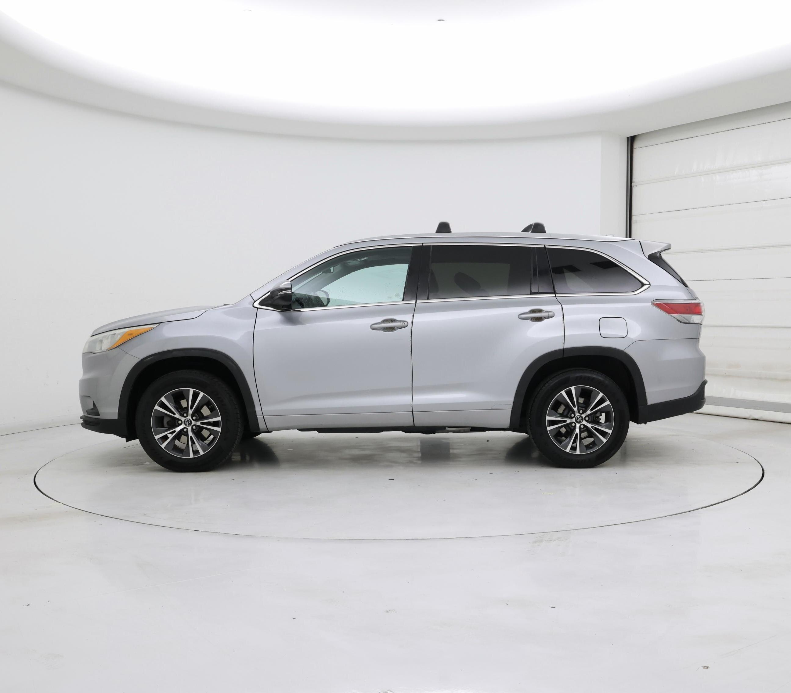 Thumbnail: 2016 Toyota Highlander - 3