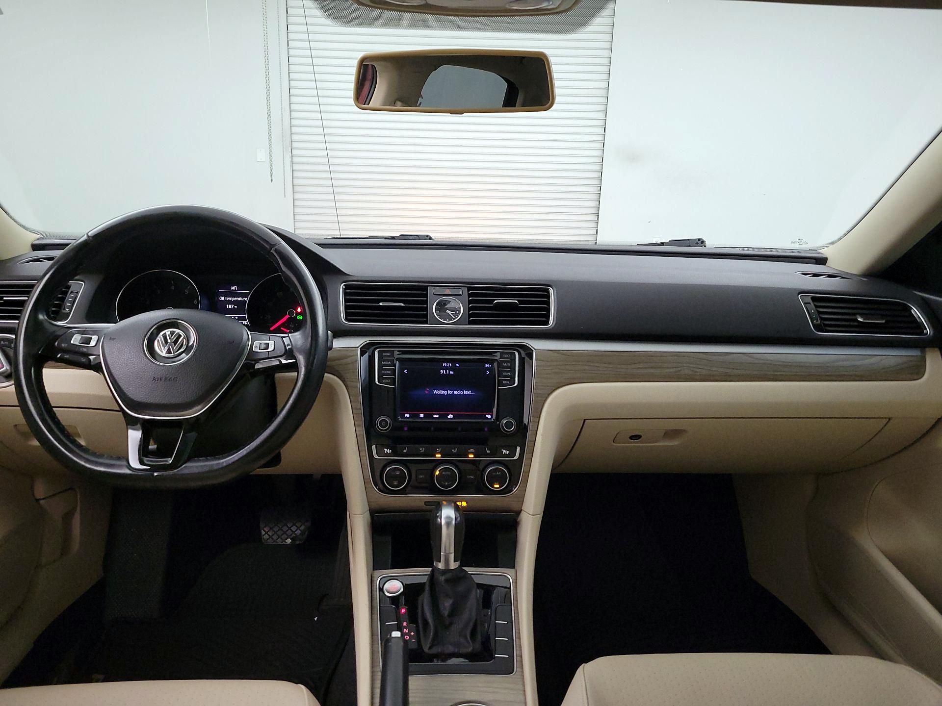 Thumbnail: 2017 Volkswagen Passat - 9