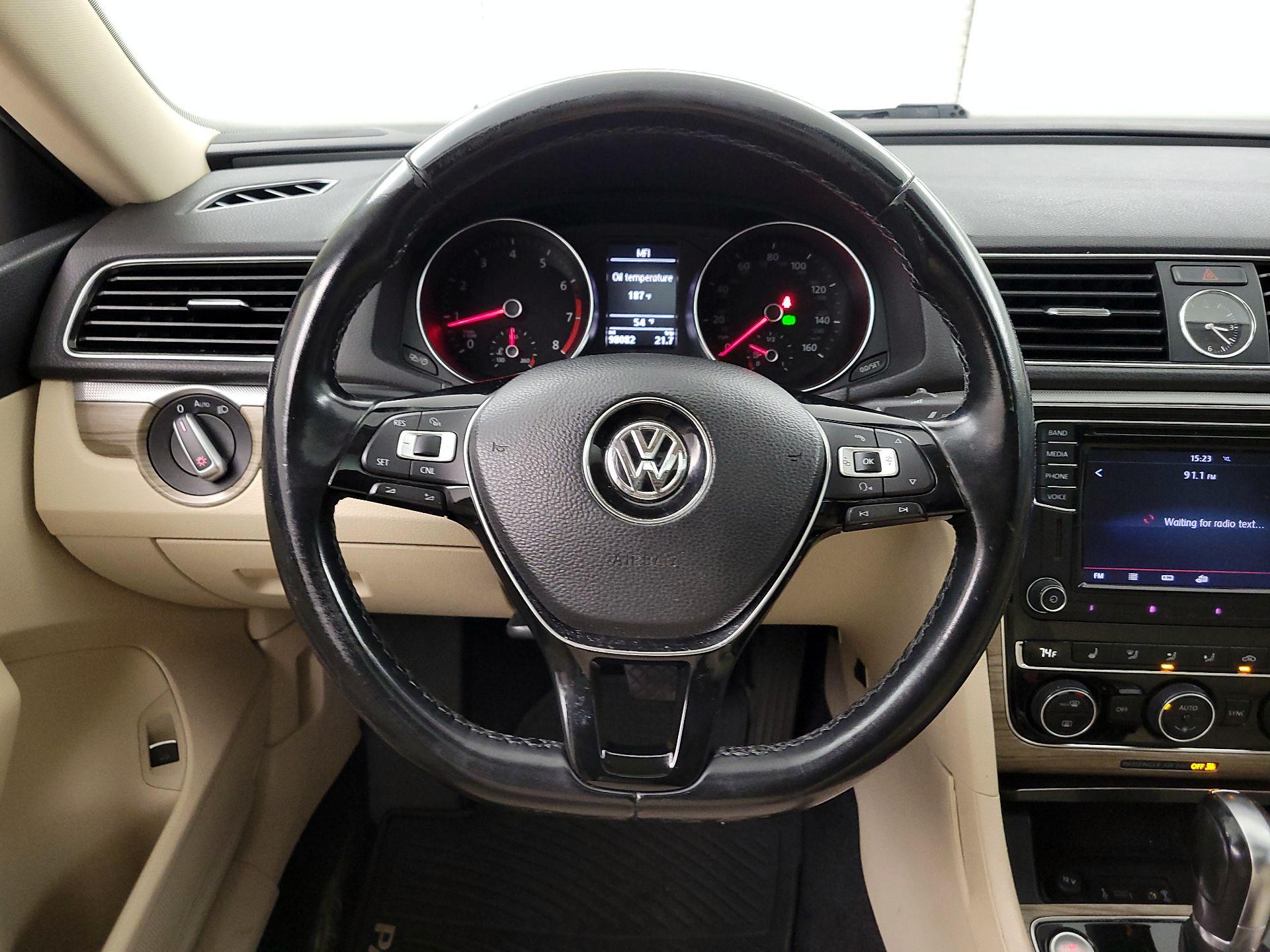 Thumbnail: 2017 Volkswagen Passat - 10