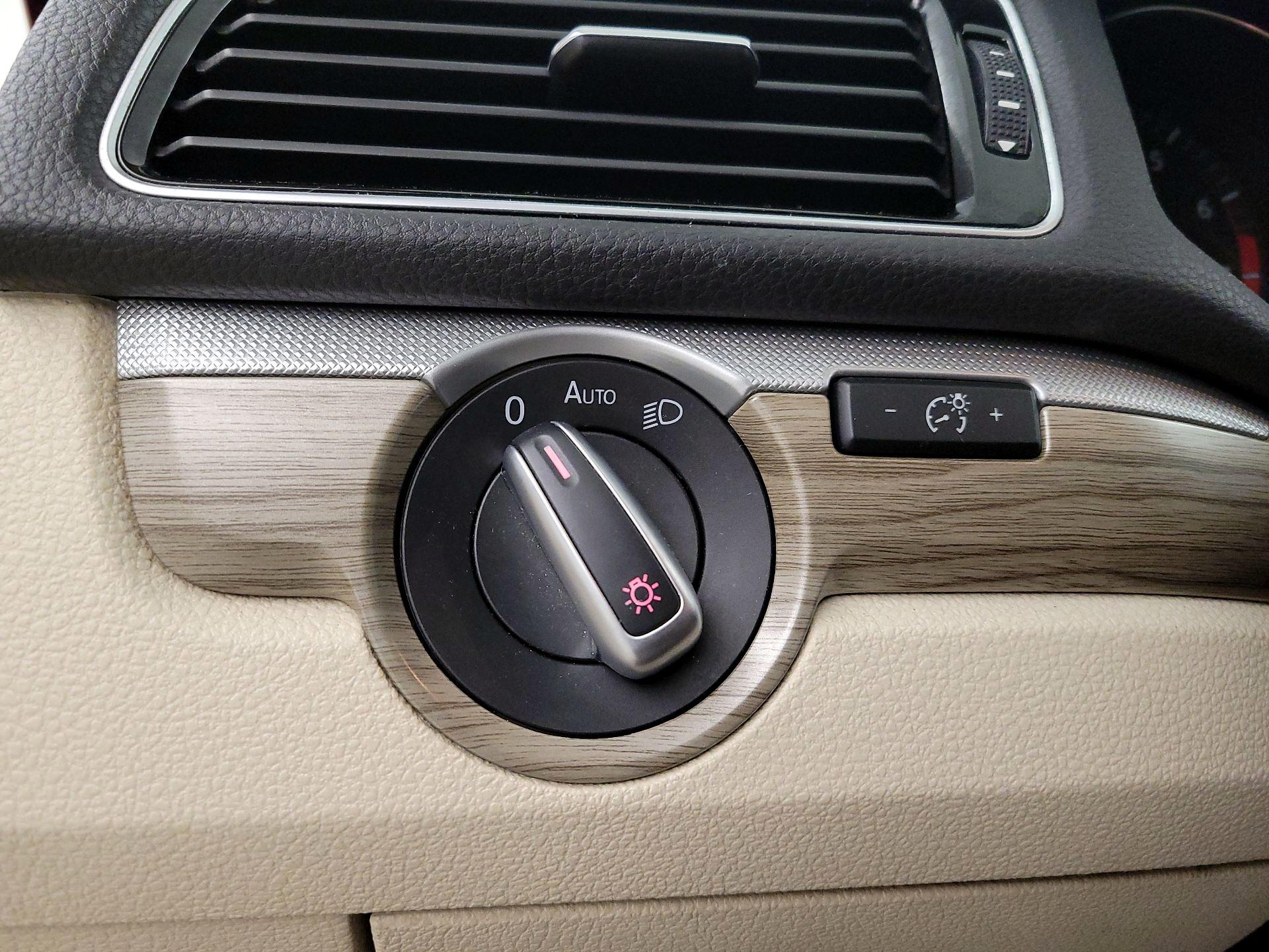 Thumbnail: 2017 Volkswagen Passat - 13