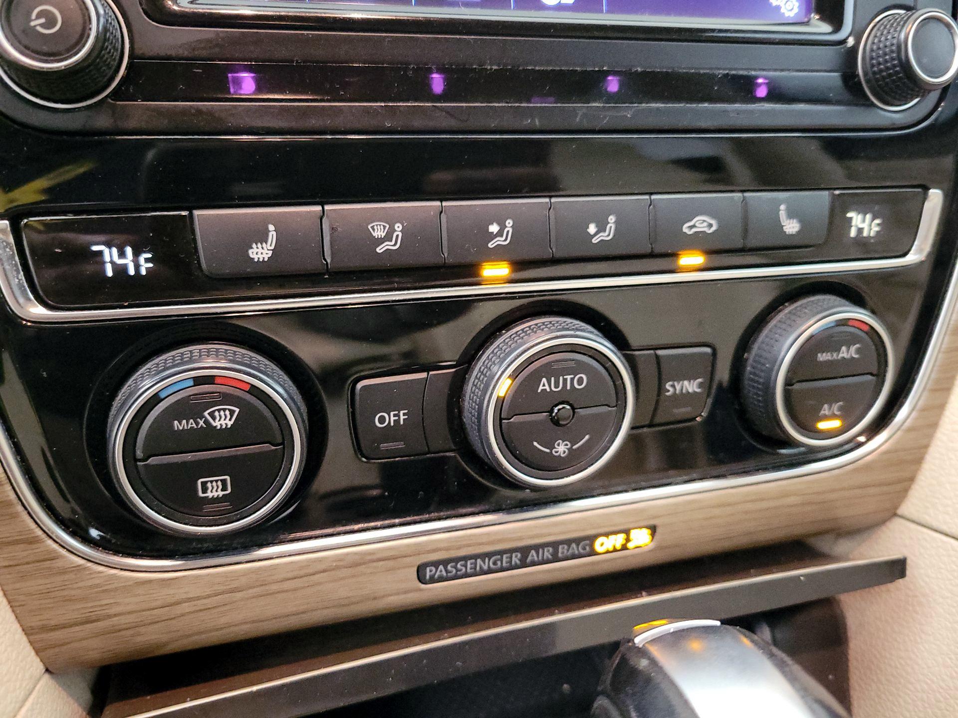 Thumbnail: 2017 Volkswagen Passat - 16