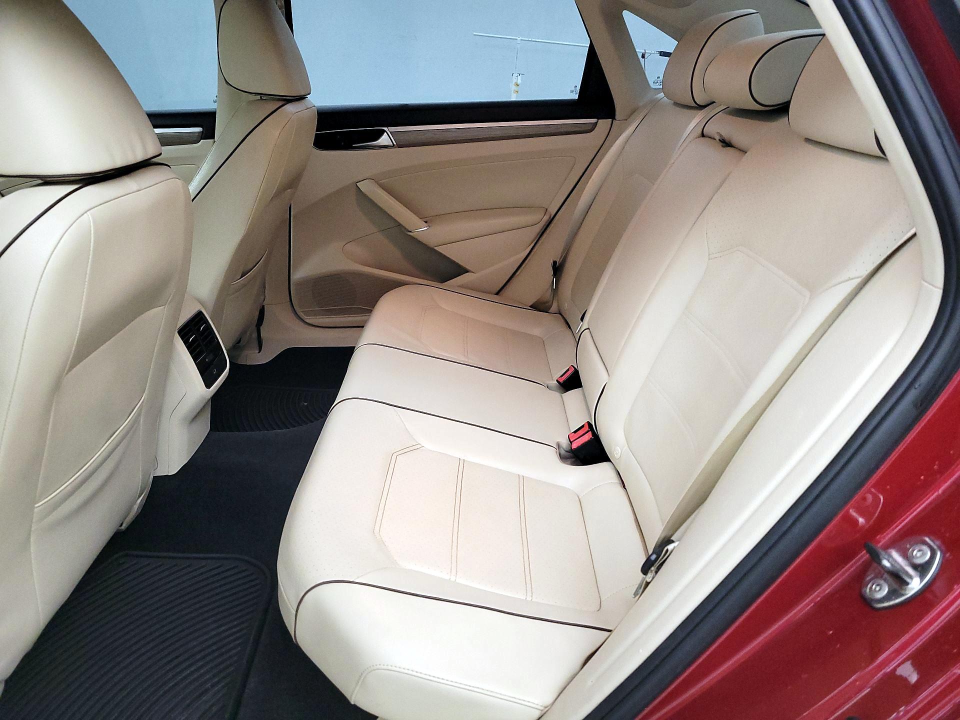 Thumbnail: 2017 Volkswagen Passat - 20