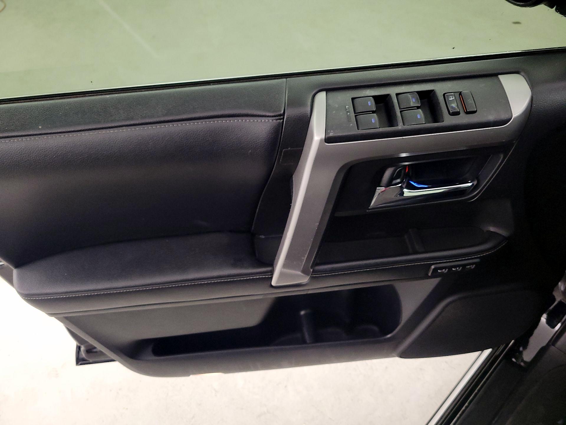 Thumbnail: 2017 Toyota 4Runner - 12