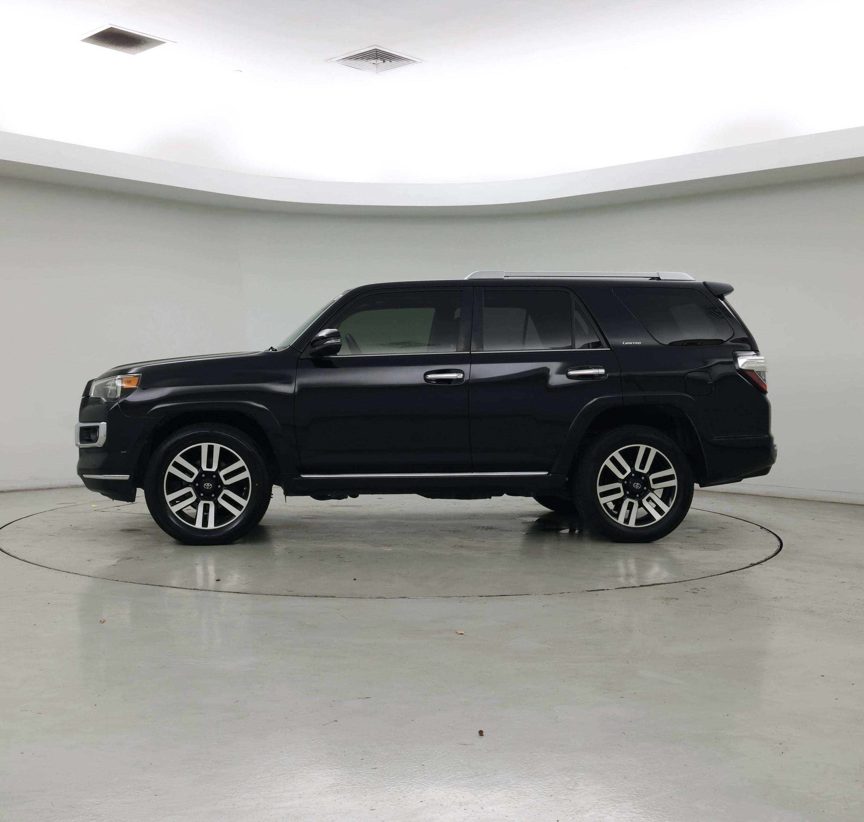 Thumbnail: 2017 Toyota 4Runner - 3