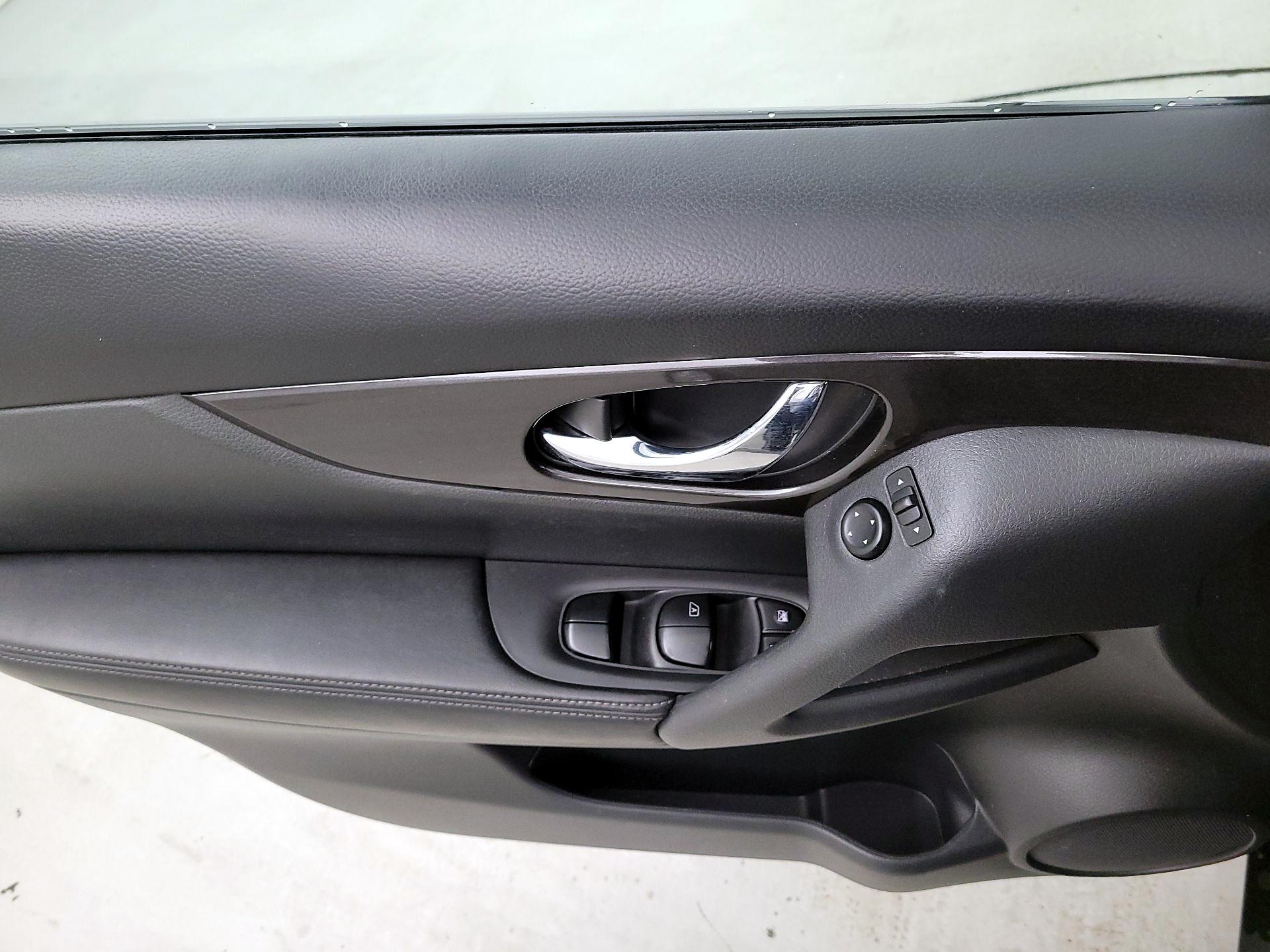 Thumbnail: 2019 Nissan Rogue - 12