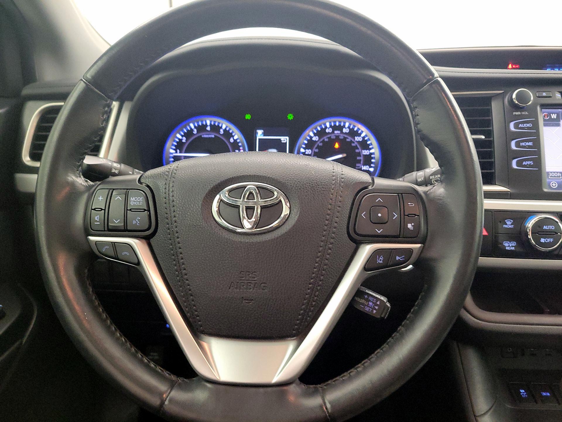 Thumbnail: 2019 Toyota Highlander - 10
