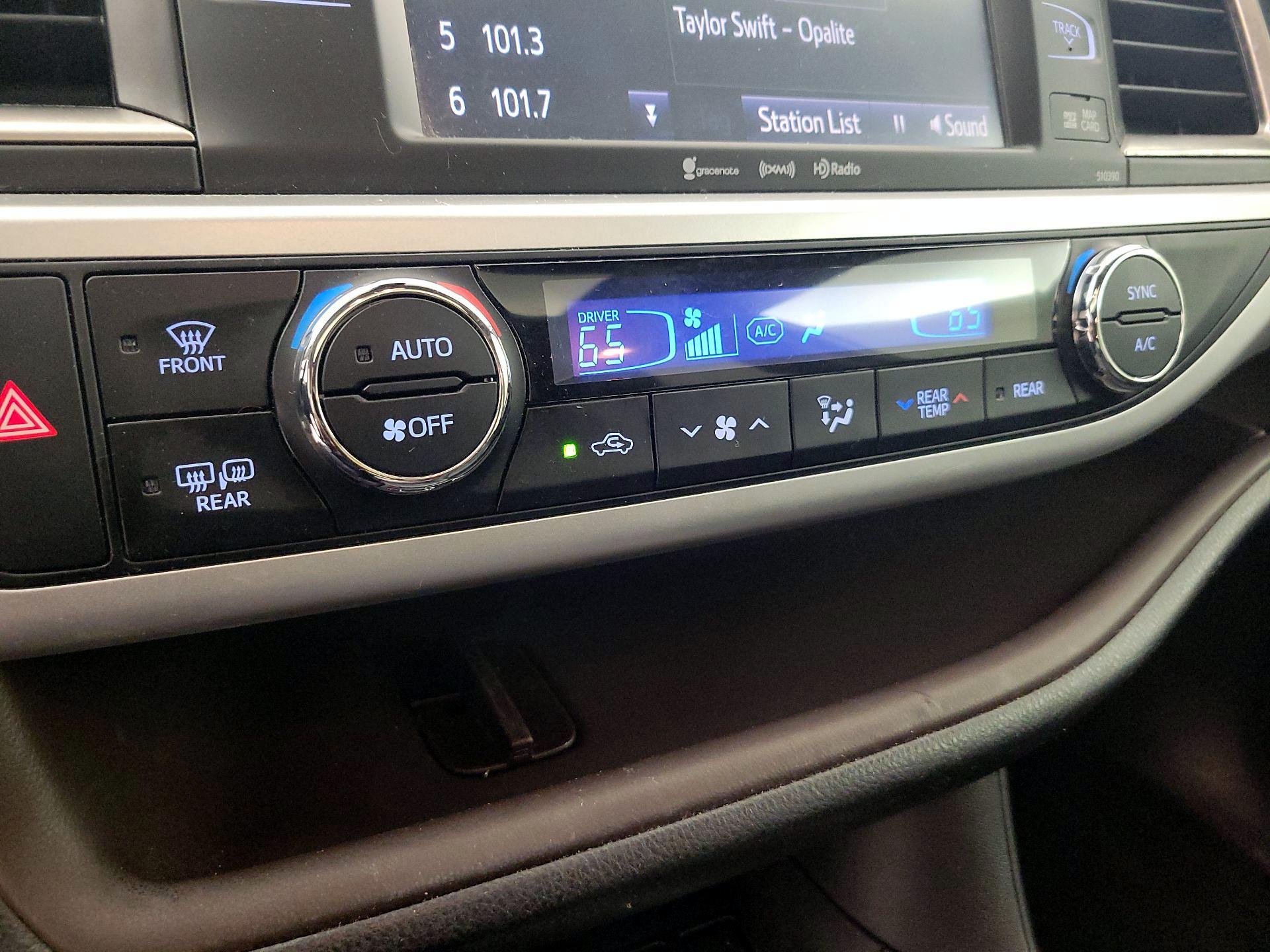 Thumbnail: 2019 Toyota Highlander - 17