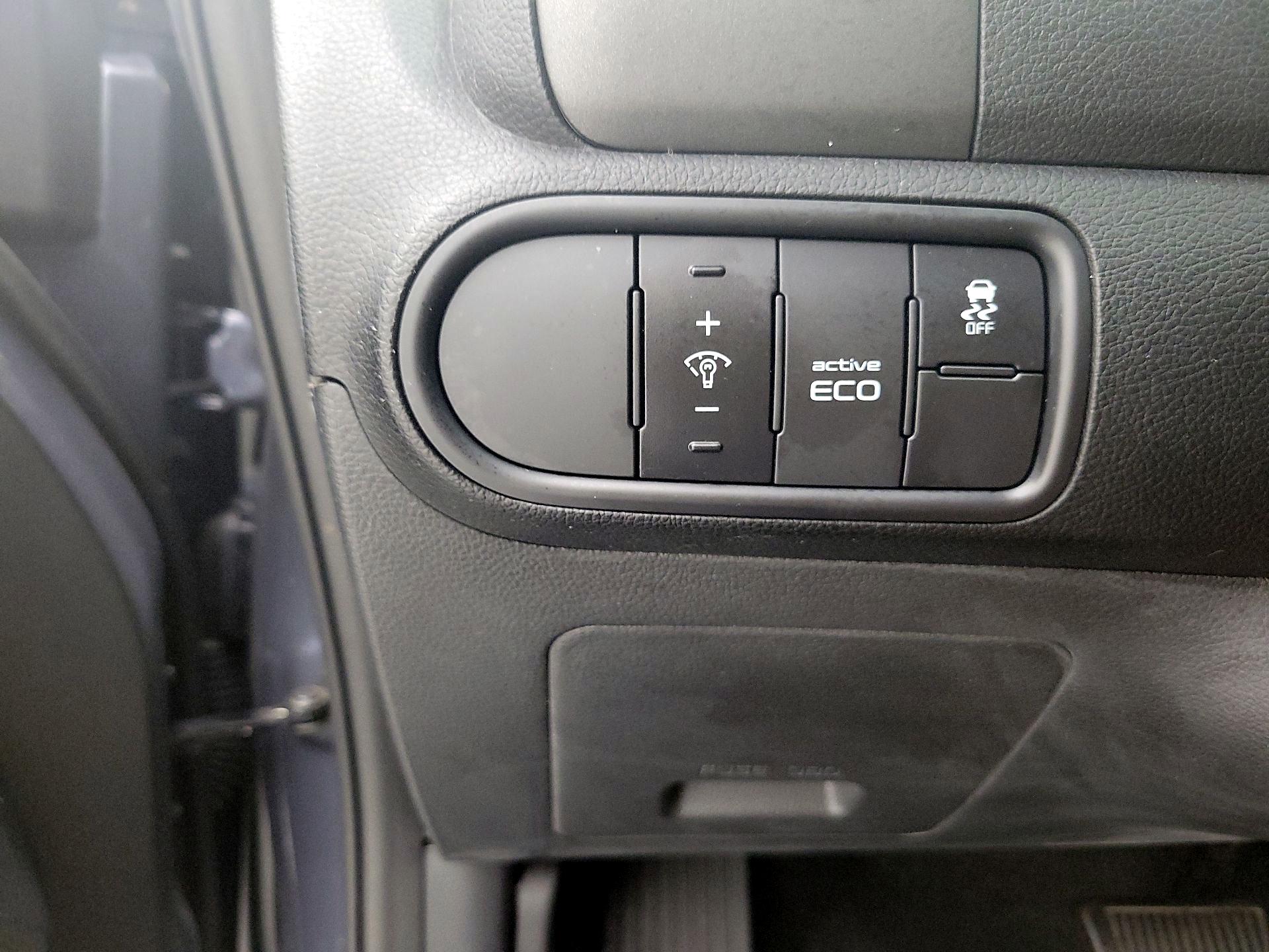 Thumbnail: 2016 Kia Forte - 11