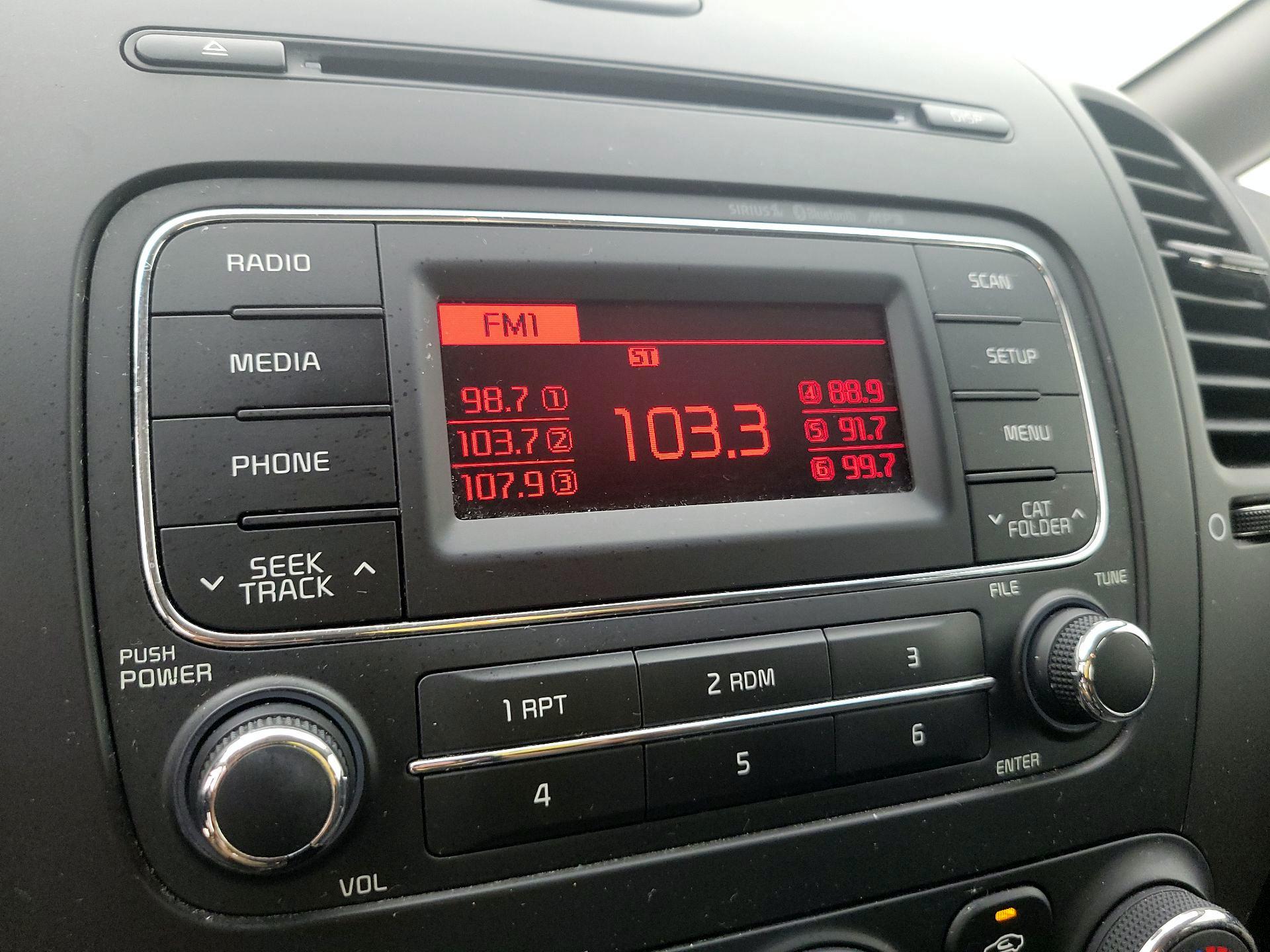 Thumbnail: 2016 Kia Forte - 12