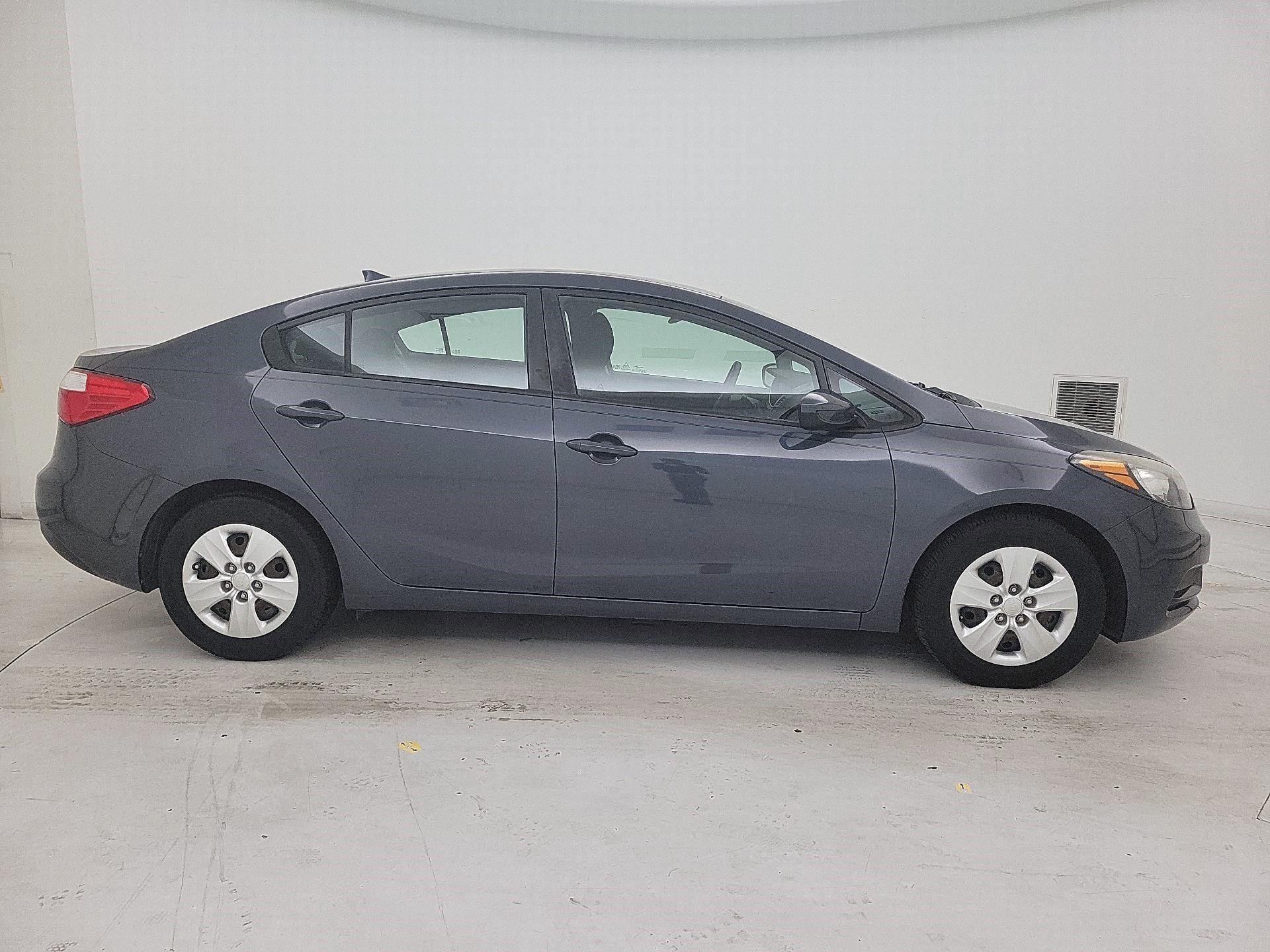 Thumbnail: 2016 Kia Forte - 4