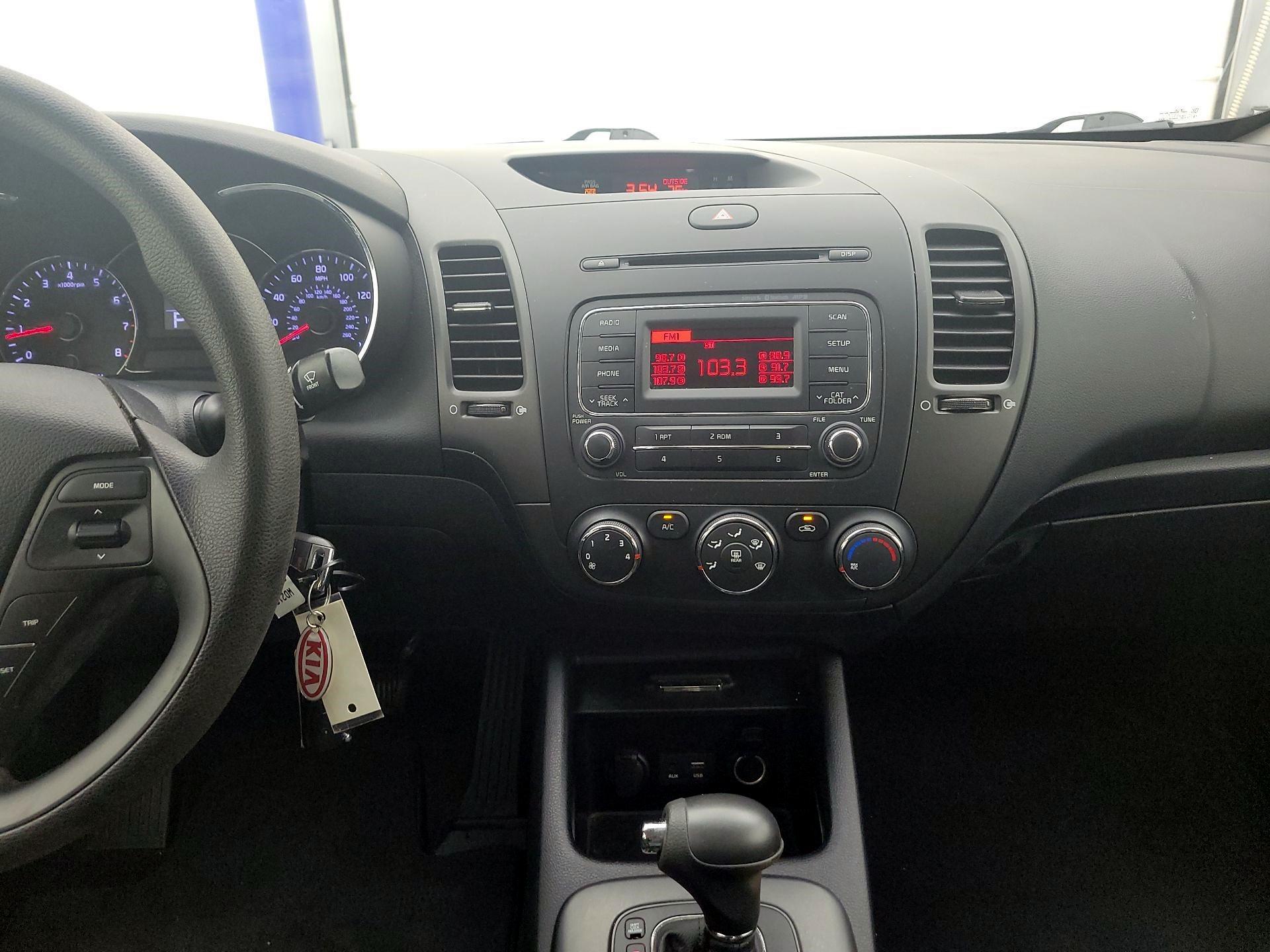 Thumbnail: 2016 Kia Forte - 8