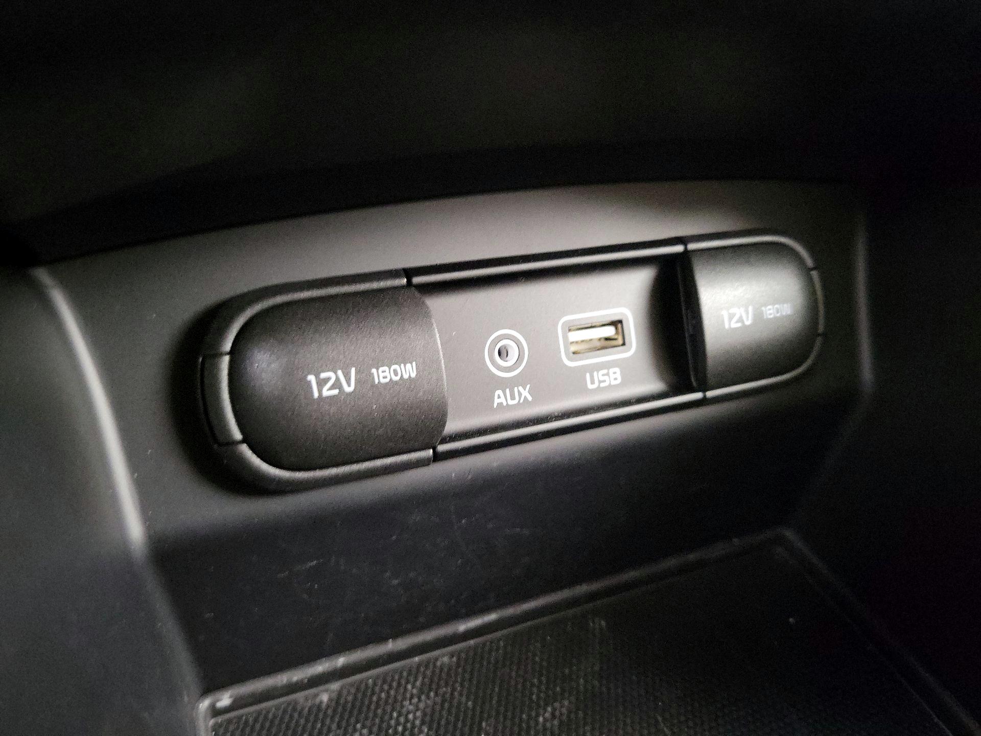 Thumbnail: 2018 Kia Sorento - 18