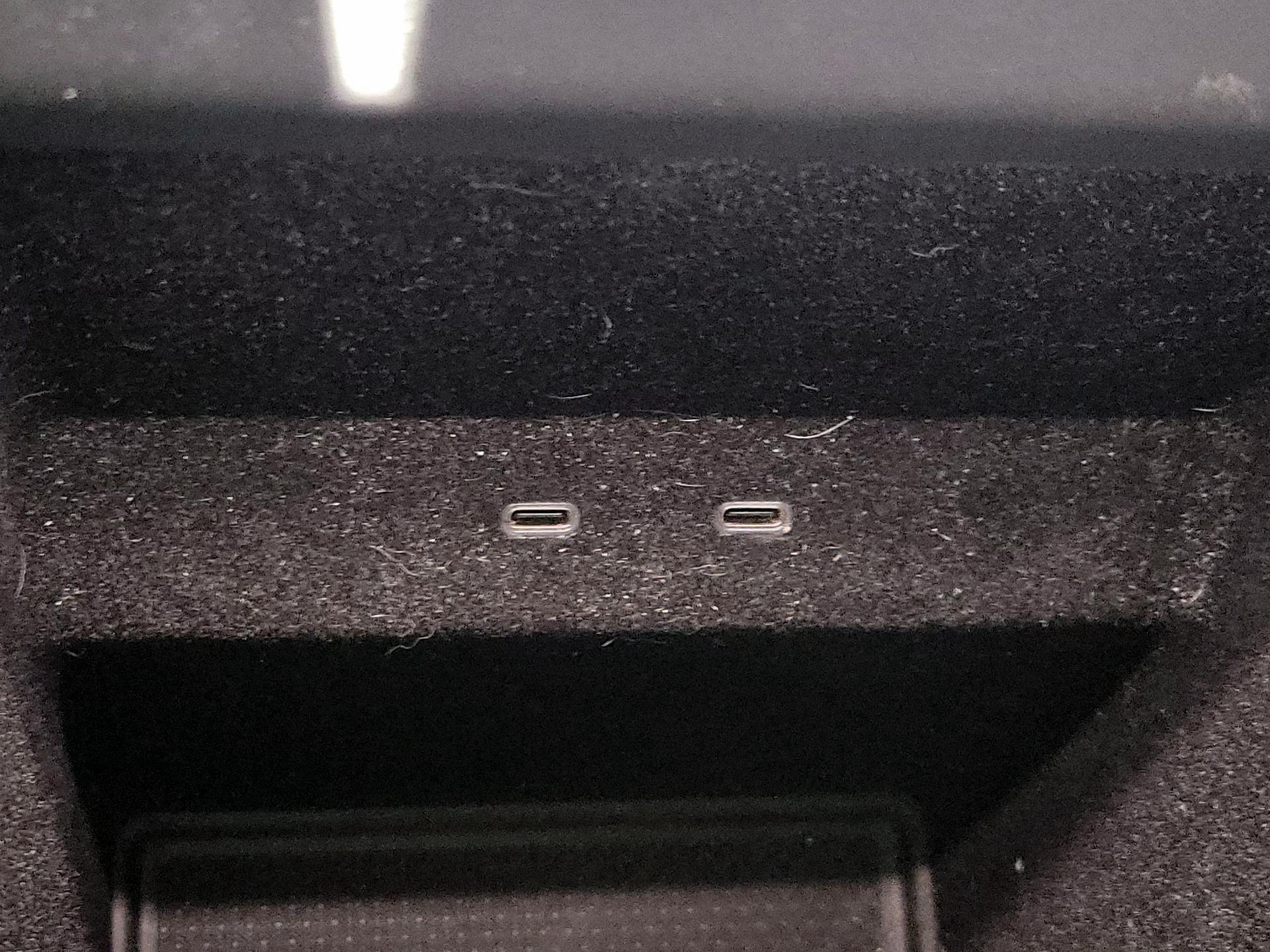 Thumbnail: 2024 Rivian R1T - 18