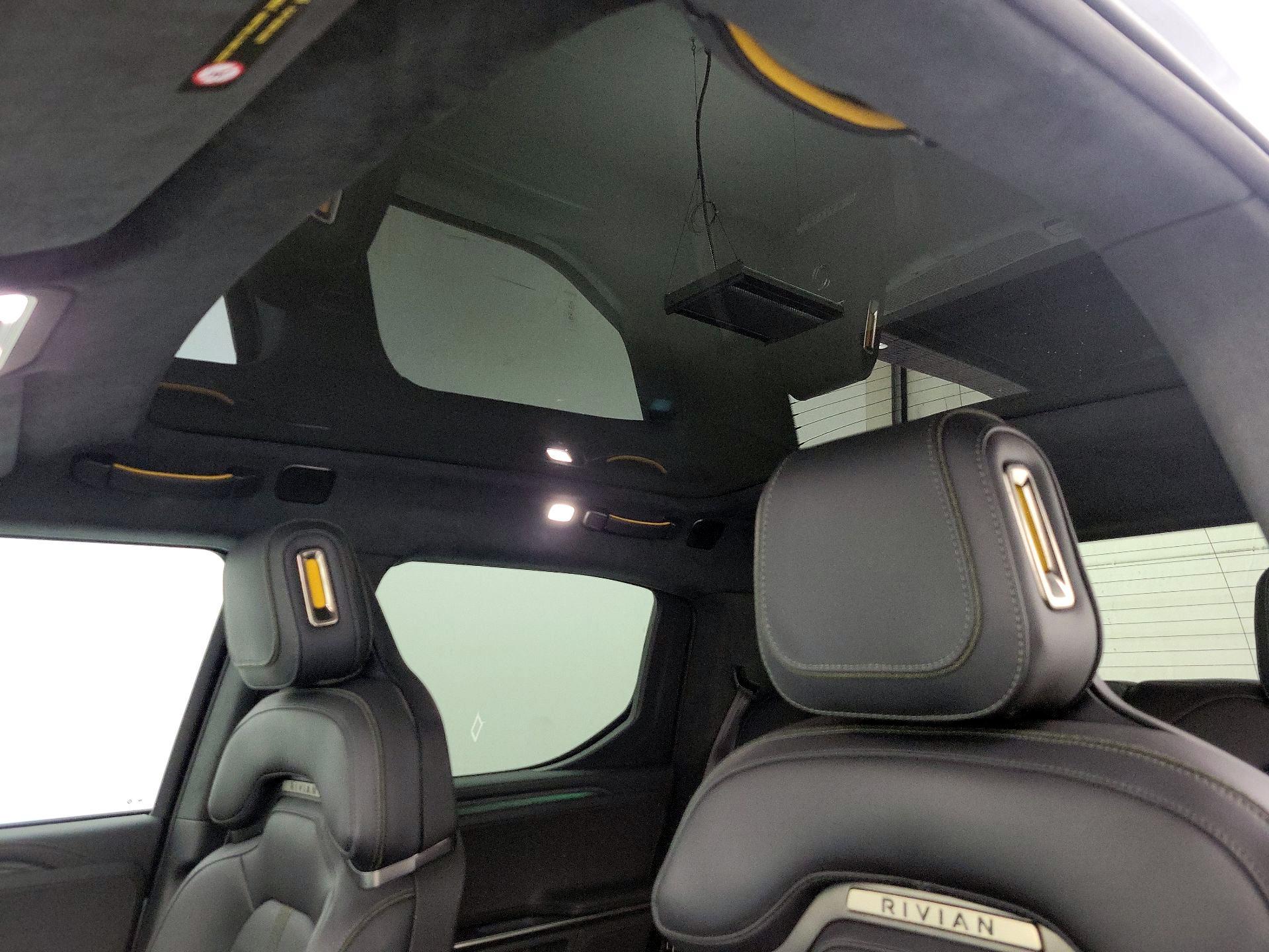 Thumbnail: 2024 Rivian R1T - 19