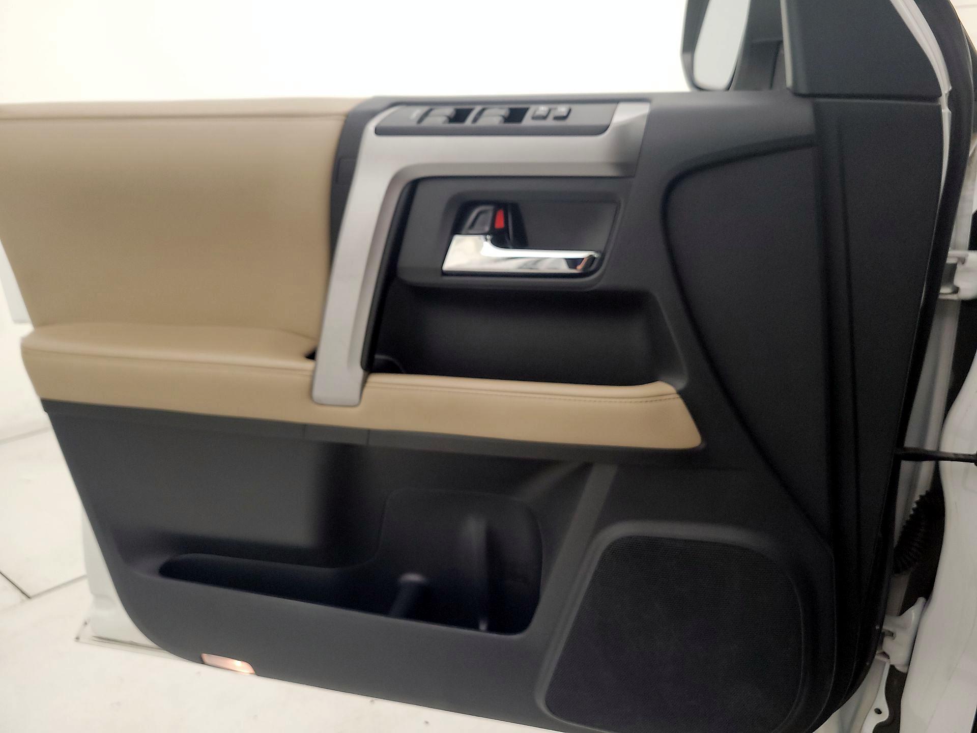 Thumbnail: 2018 Toyota 4Runner - 12