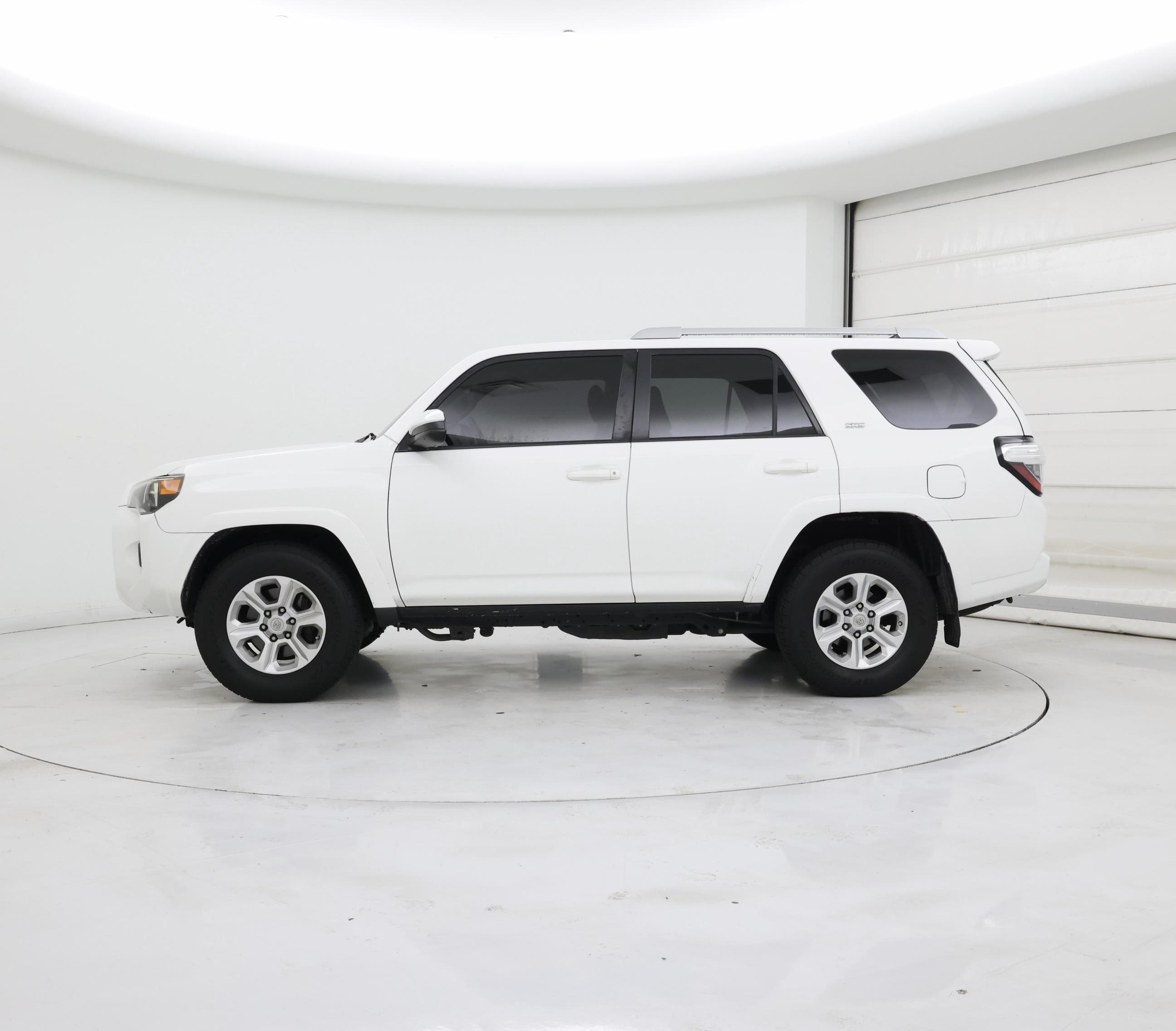 Thumbnail: 2018 Toyota 4Runner - 3