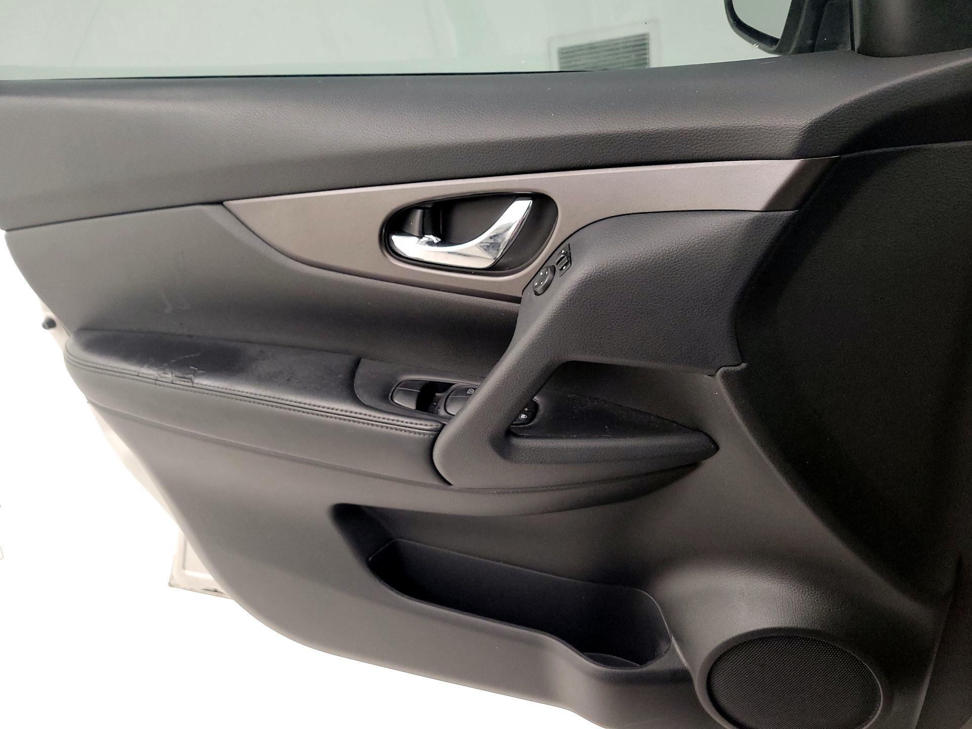 Thumbnail: 2014 Nissan Rogue - 10