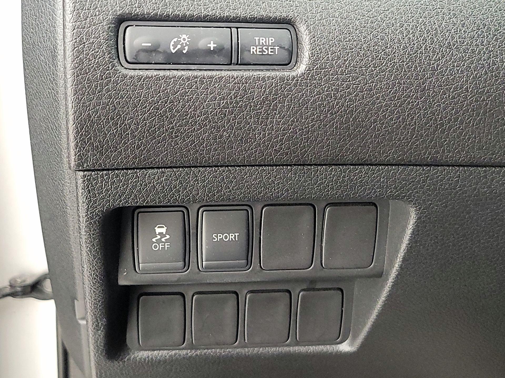 Thumbnail: 2014 Nissan Rogue - 11