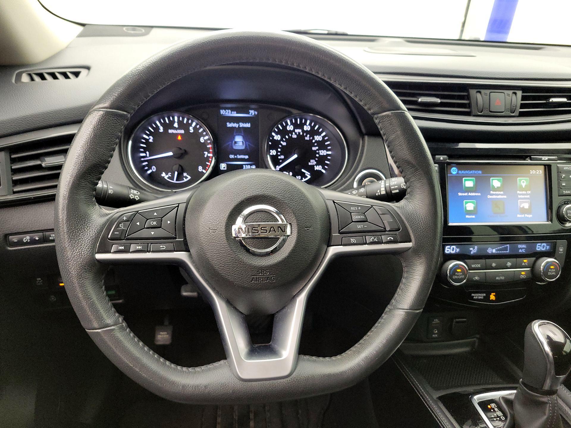 Thumbnail: 2017 Nissan Rogue - 10