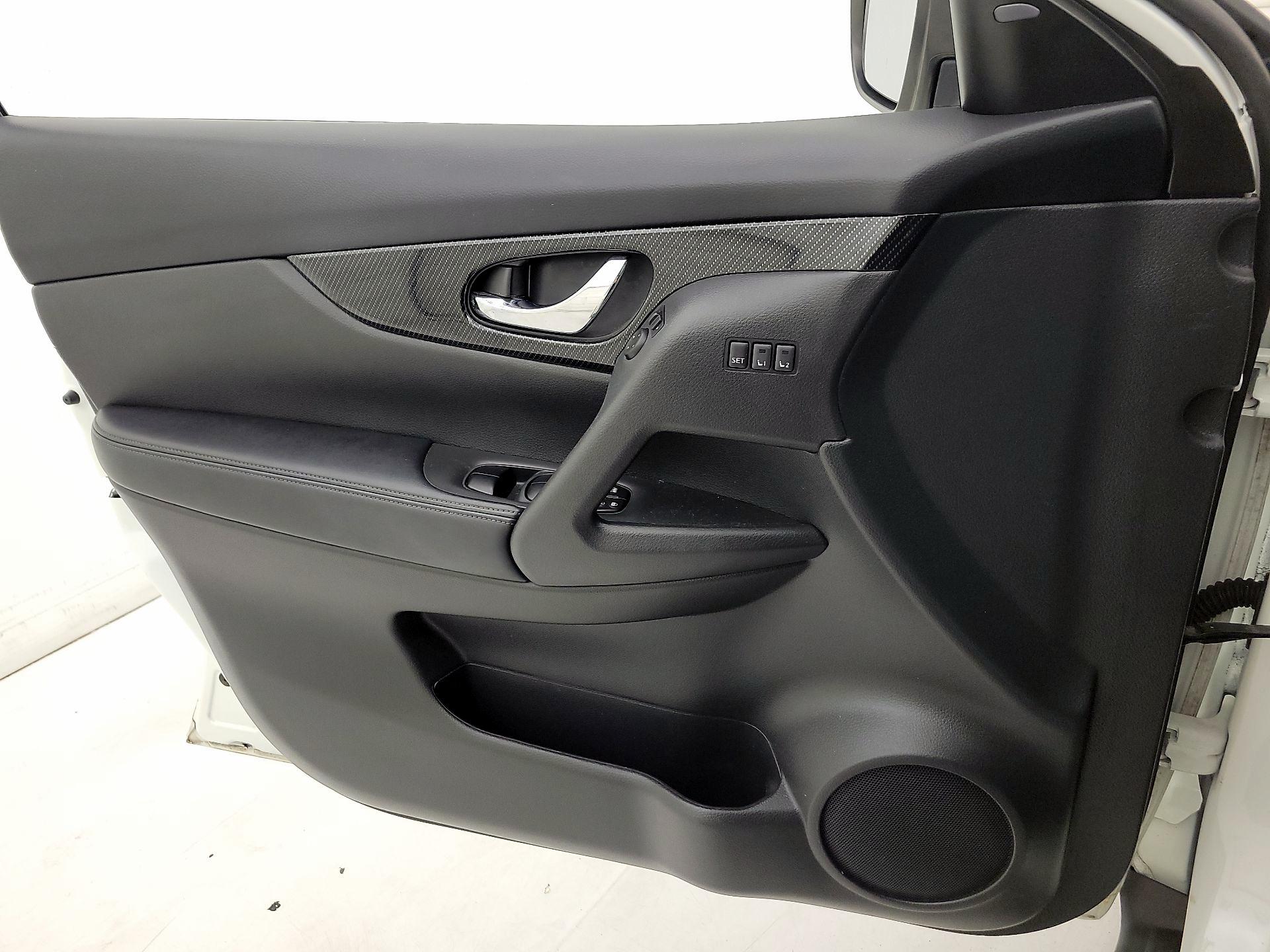 Thumbnail: 2017 Nissan Rogue - 12