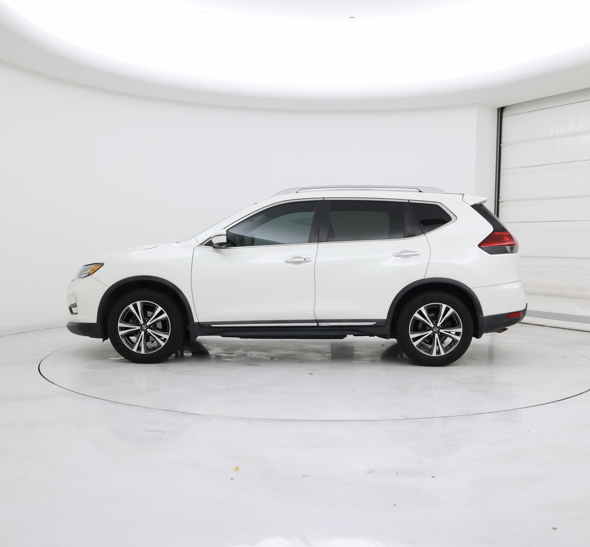 Thumbnail: 2017 Nissan Rogue - 3