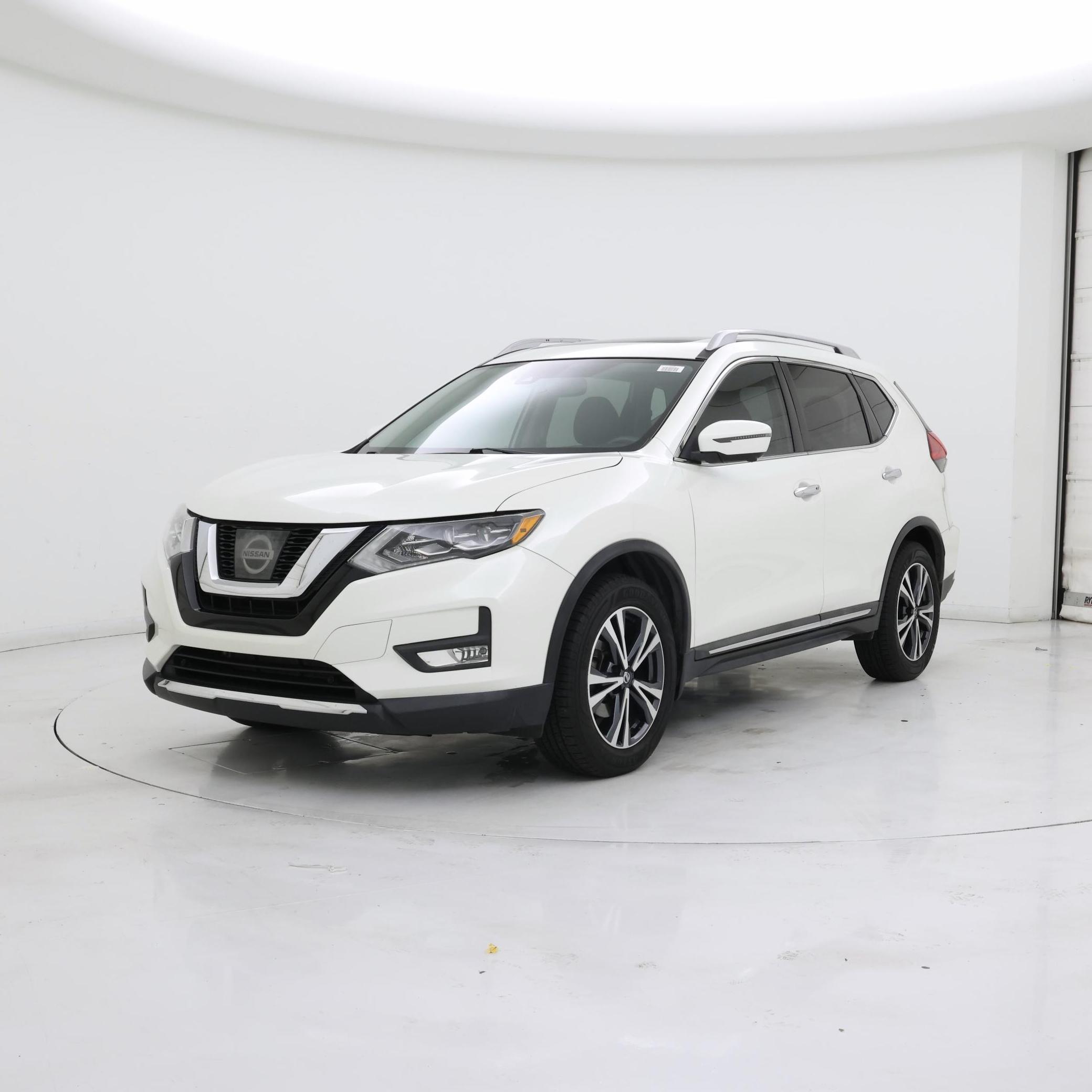 Thumbnail: 2017 Nissan Rogue - 4