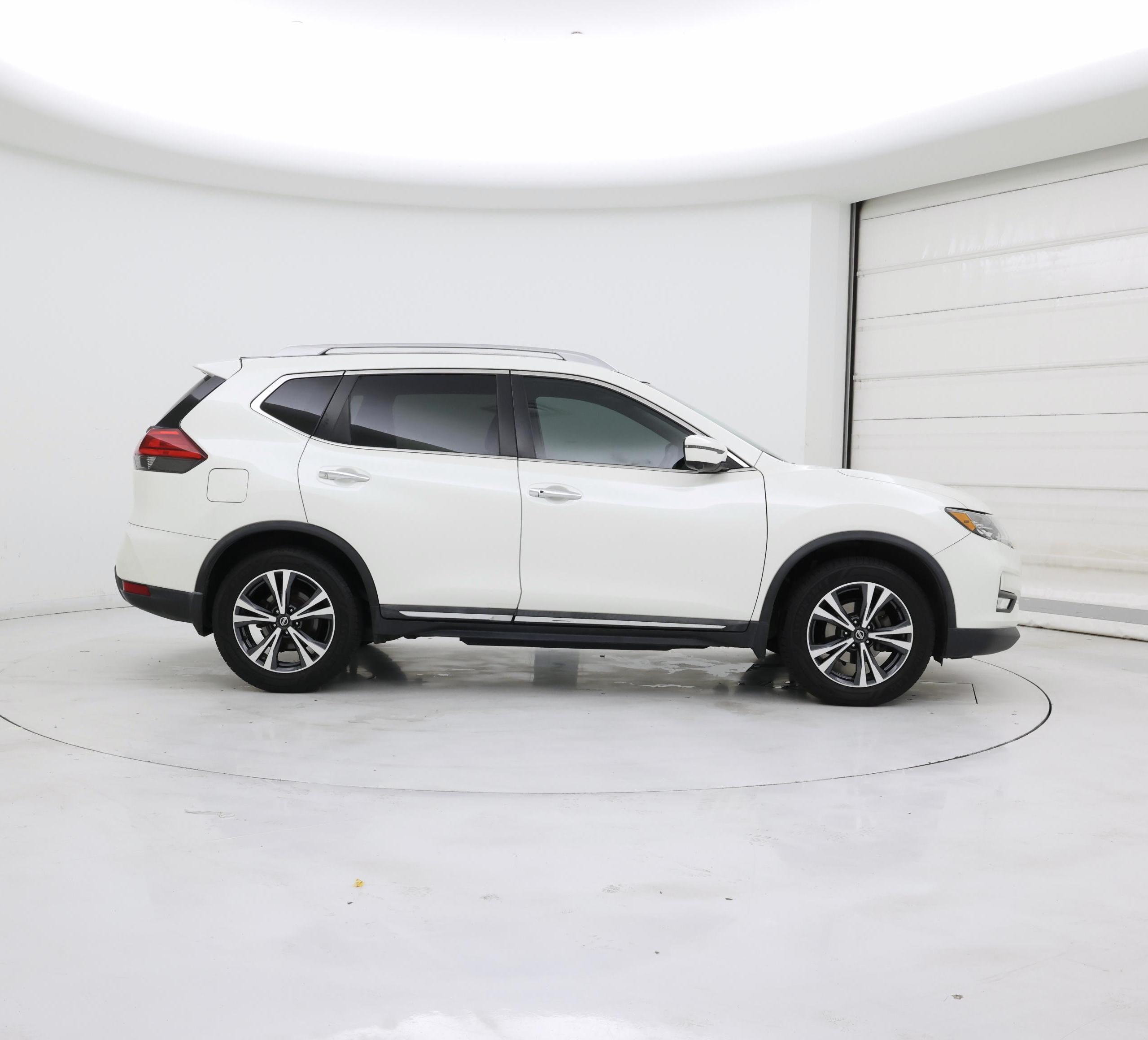 Thumbnail: 2017 Nissan Rogue - 7