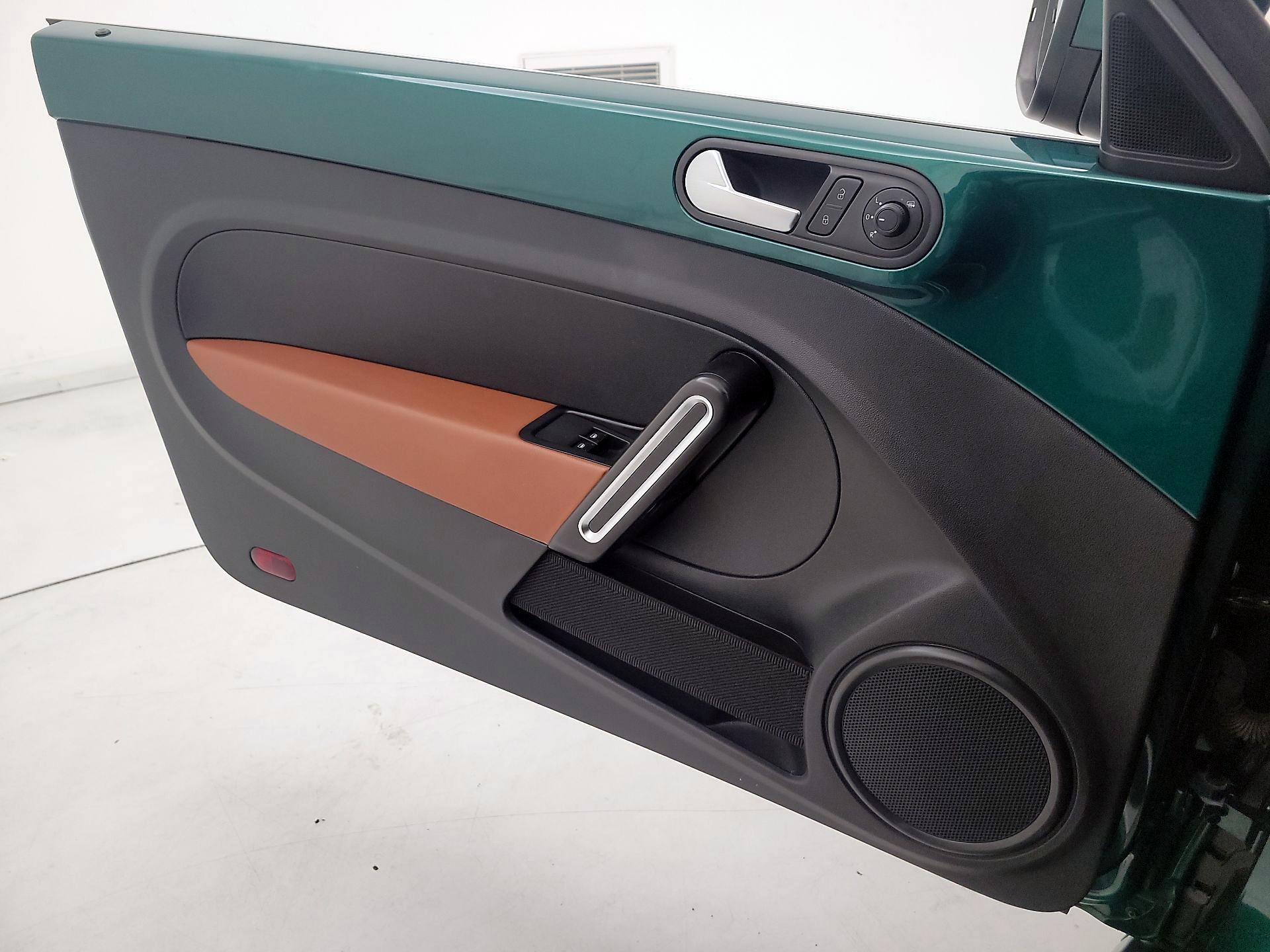 Thumbnail: 2017 Volkswagen Beetle - 12