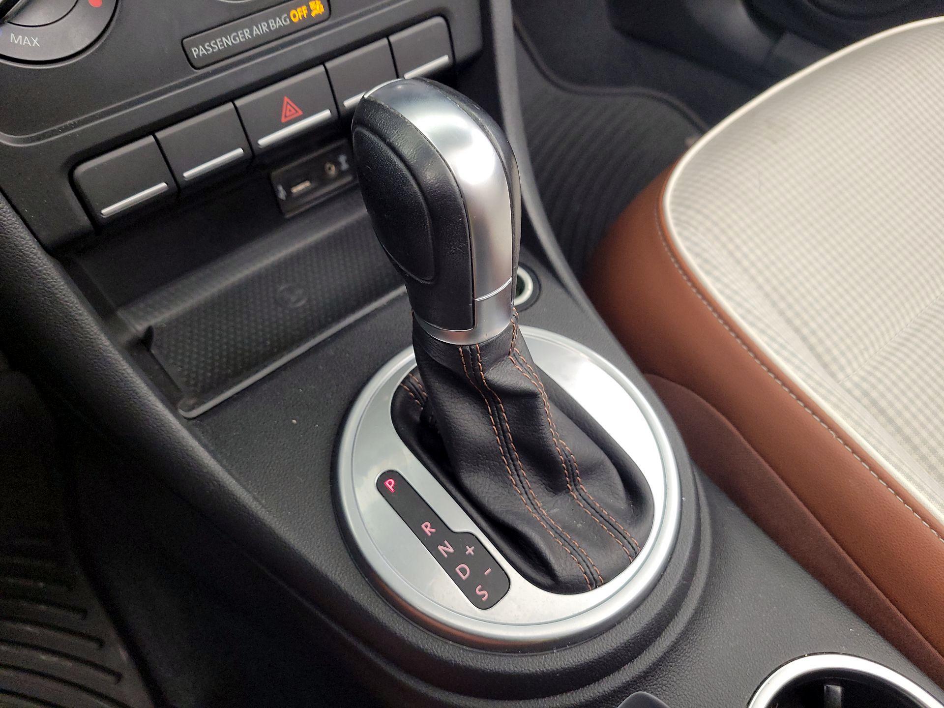 Thumbnail: 2017 Volkswagen Beetle - 16