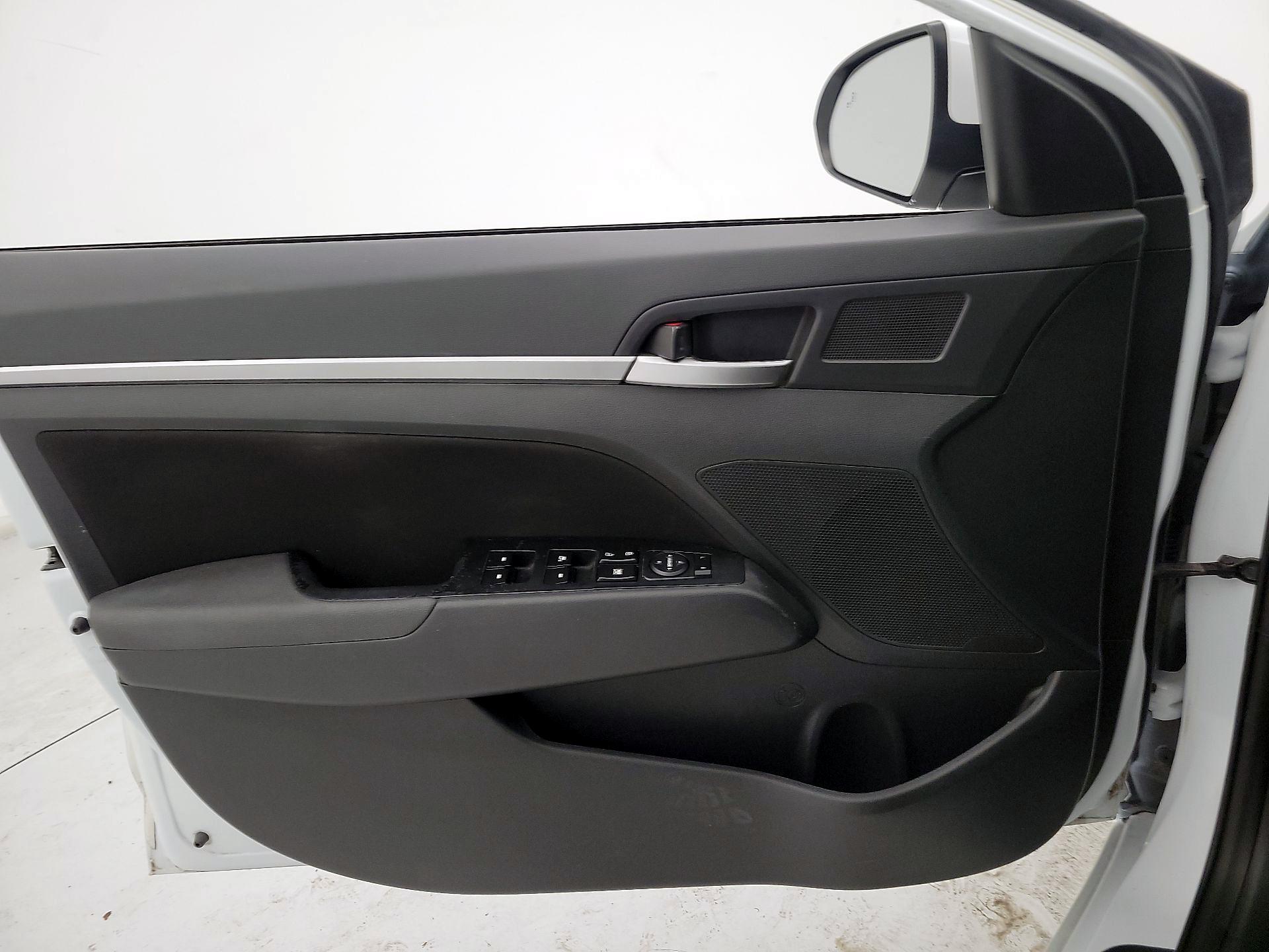 Thumbnail: 2019 Hyundai Elantra - 12