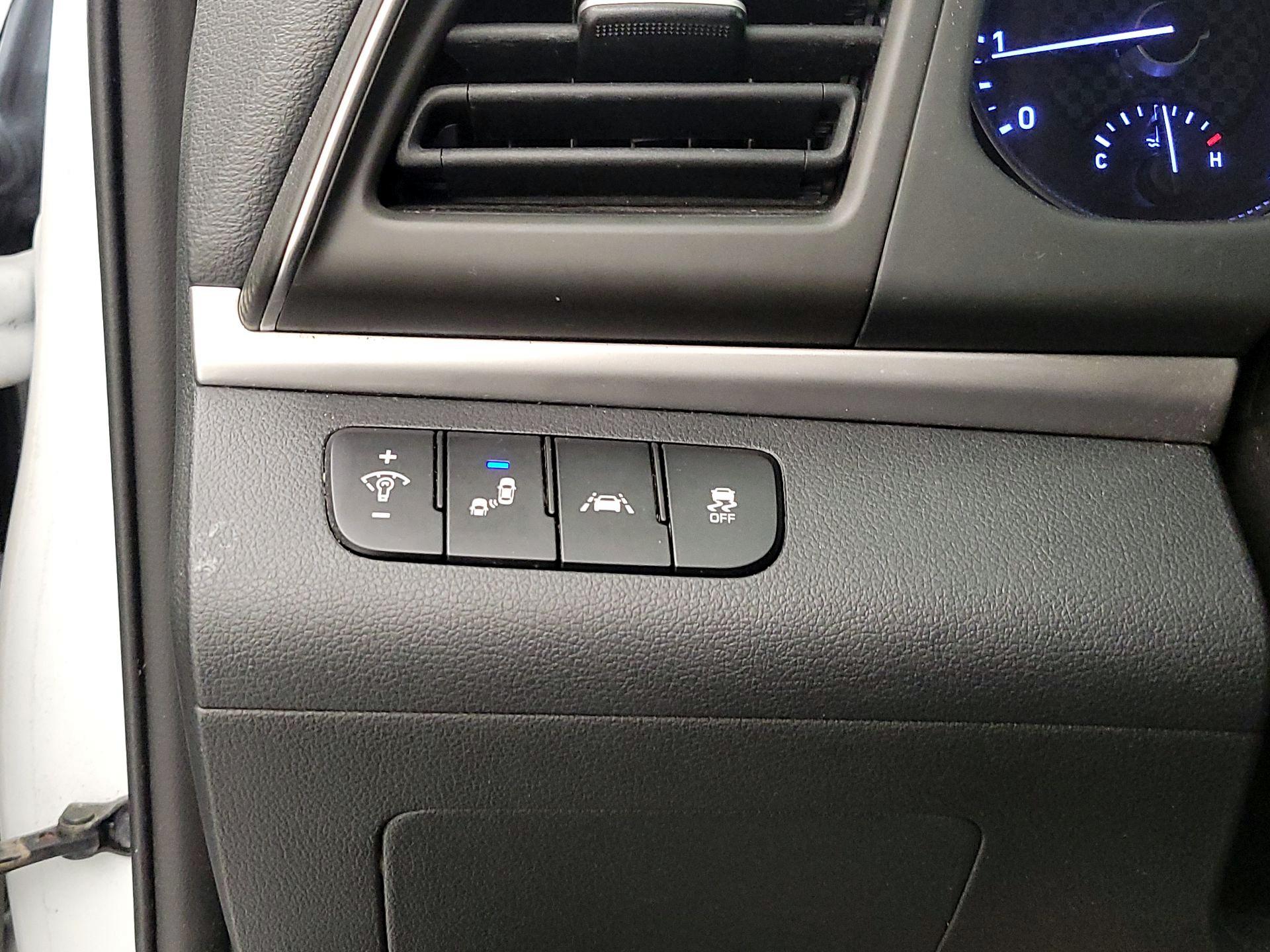 Thumbnail: 2019 Hyundai Elantra - 13