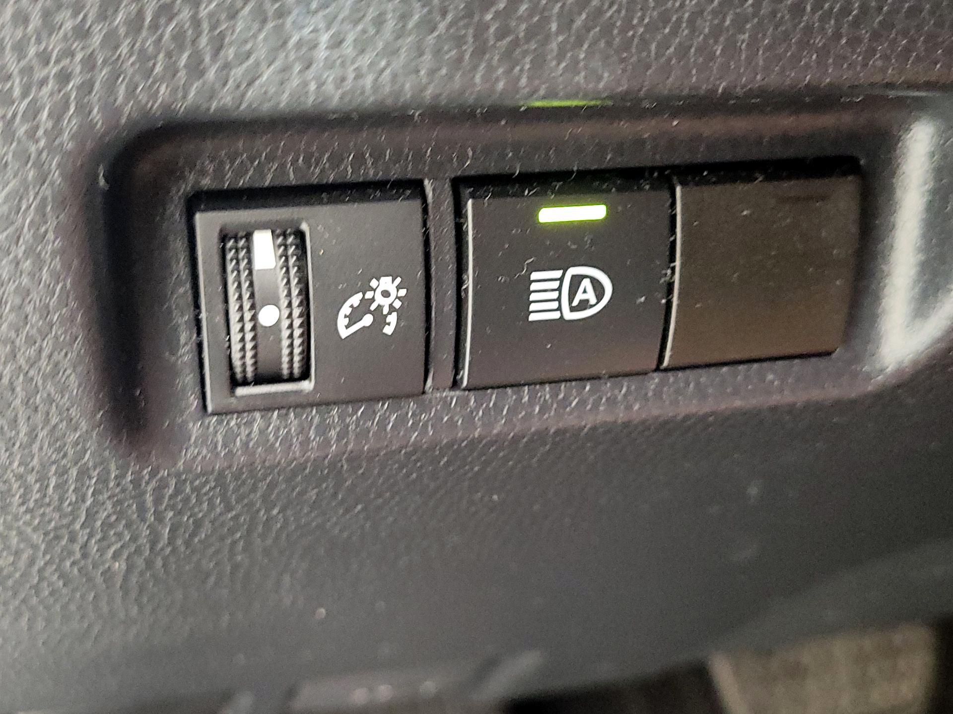 Thumbnail: 2020 Toyota RAV4 - 13