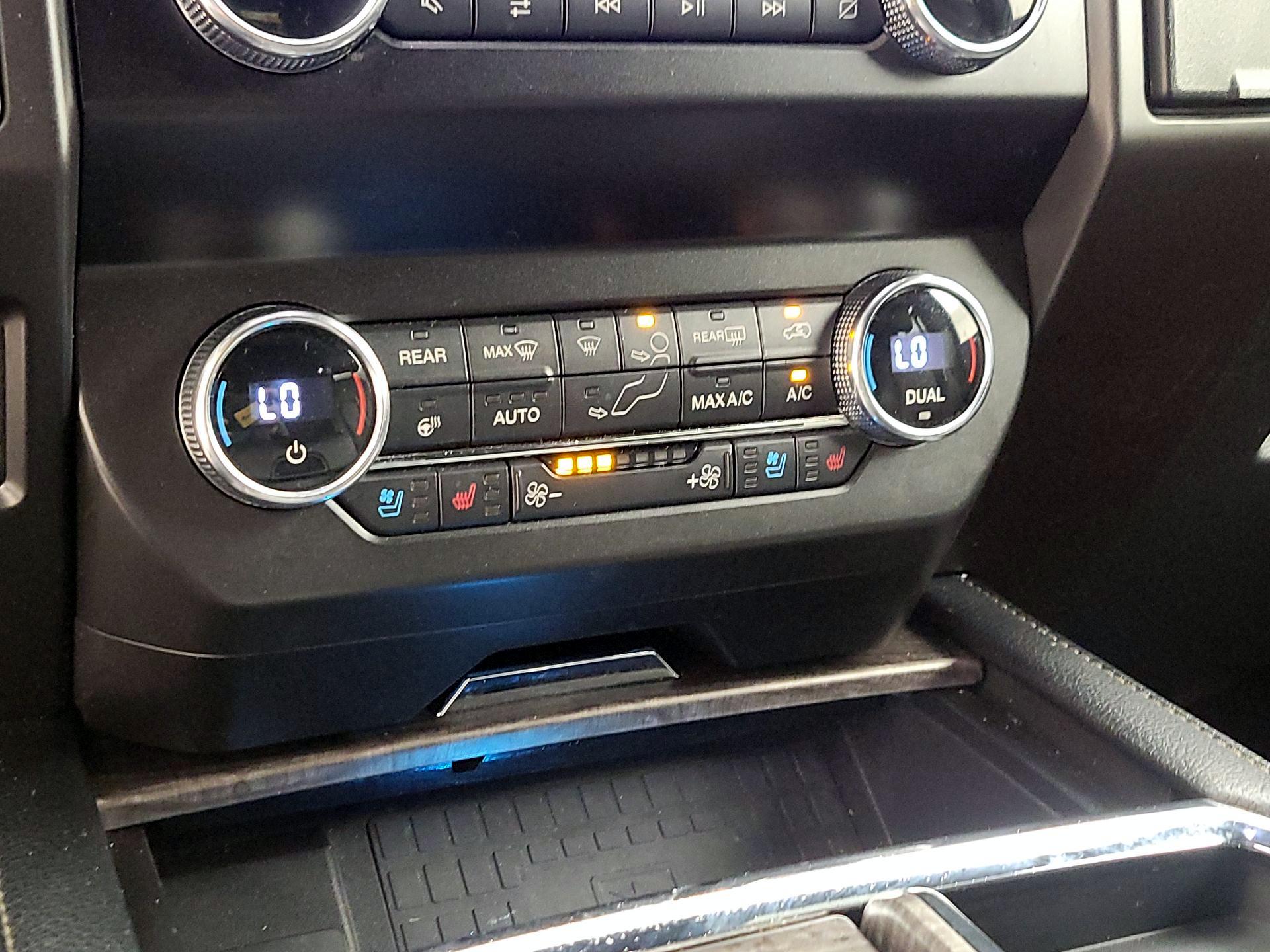 Thumbnail: 2019 Ford Expedition - 16