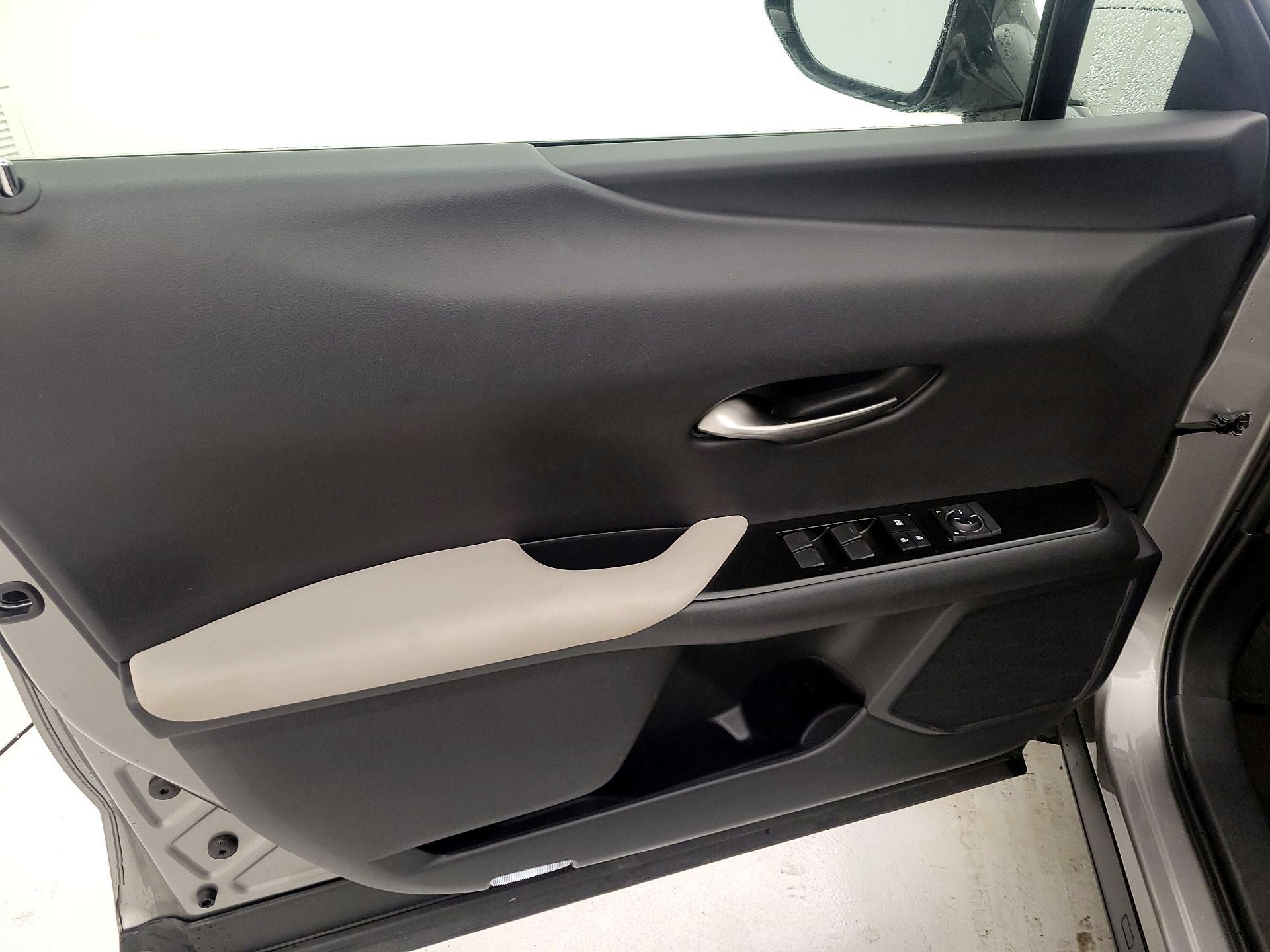 Thumbnail: 2020 Lexus UX - 12