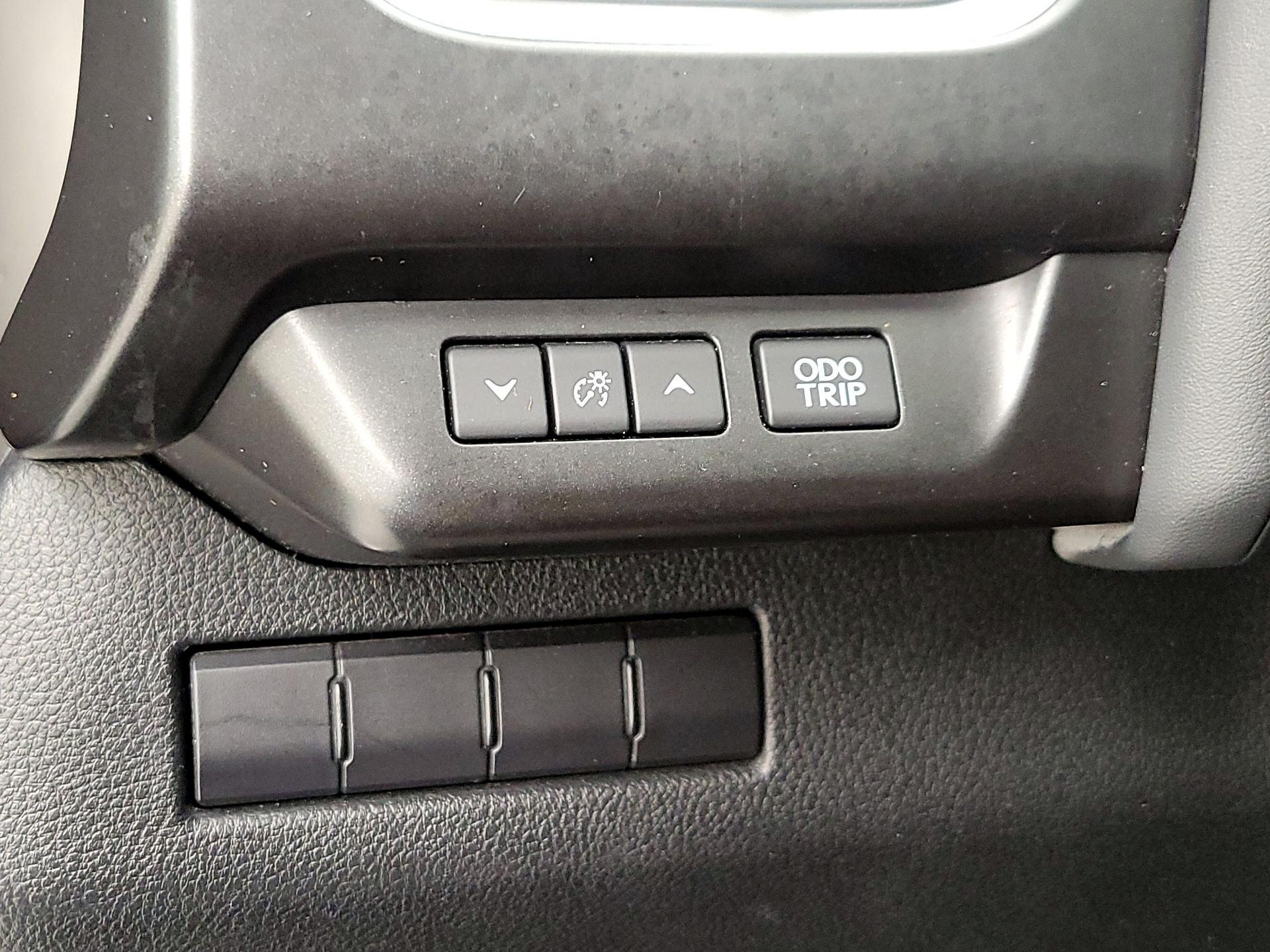 Thumbnail: 2020 Lexus UX - 13